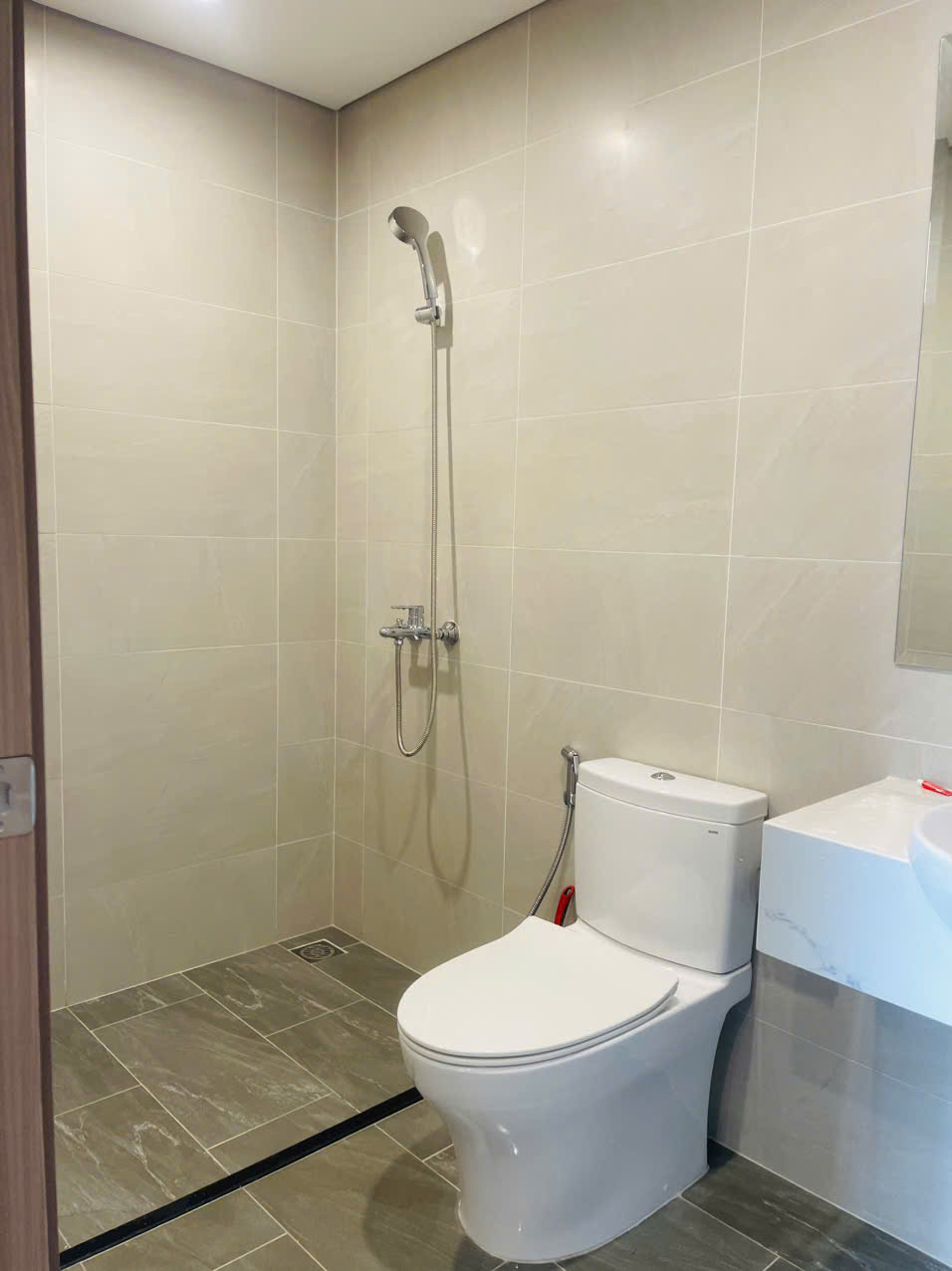 BÁN CĂN HỘ THE BEVERLY SOLARI VINHOMES GRAND PARK 2PN 2WC | VIEW TẦNG CAO – VÀNH ĐAI 3 | NỘI THẤT SẴN BẾP RÈM