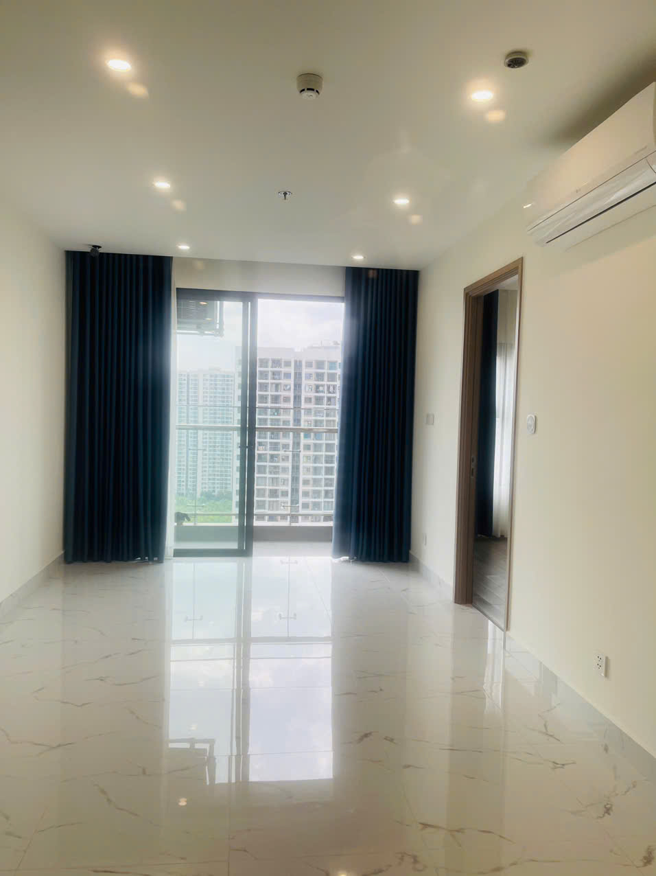 BÁN CĂN HỘ THE BEVERLY SOLARI VINHOMES GRAND PARK 2PN 2WC | VIEW TẦNG CAO – VÀNH ĐAI 3 | NỘI THẤT SẴN BẾP RÈM