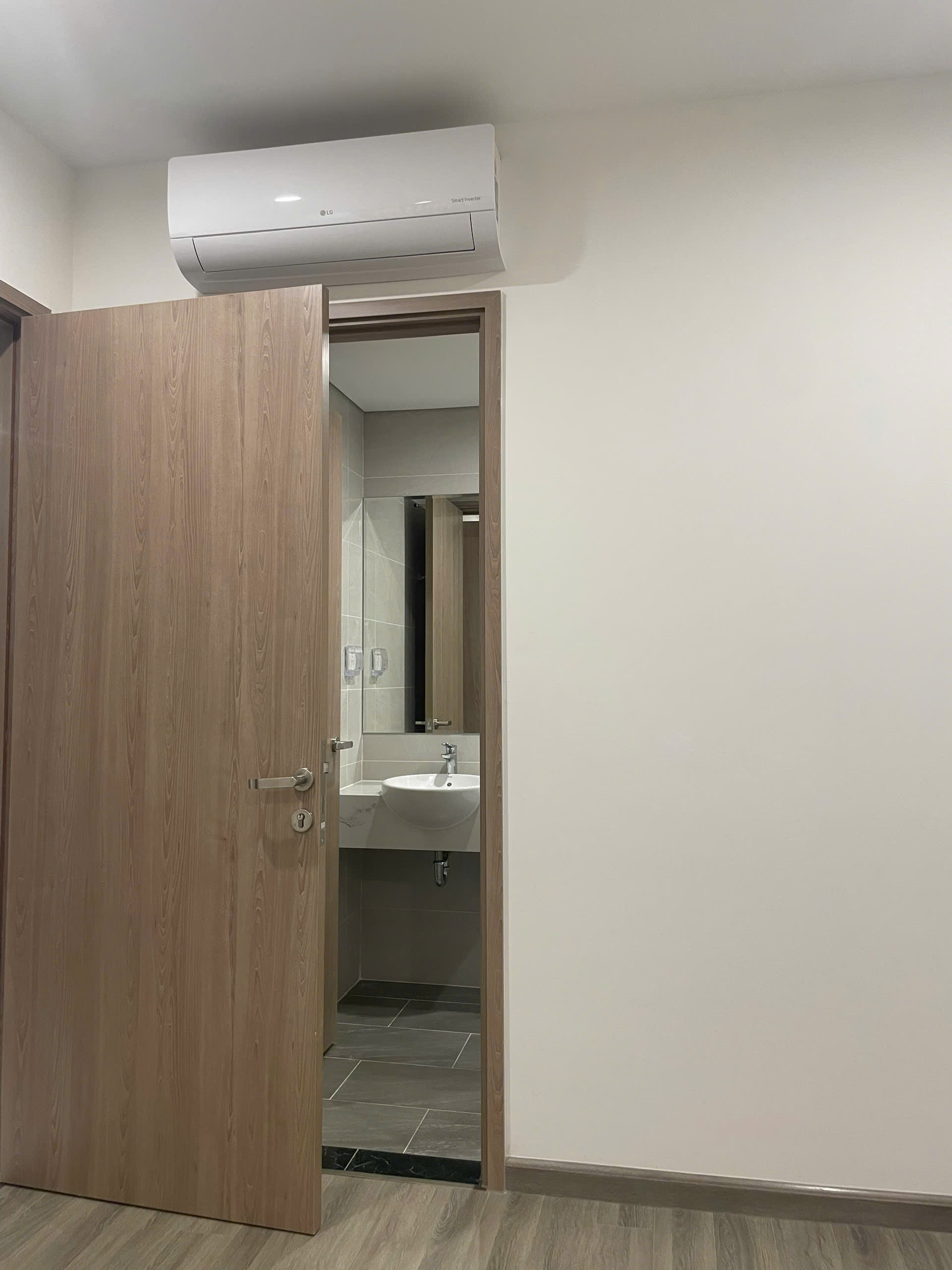 Bán Căn Hộ 2PN The Beverly Solari Vinhomes Grand Park - View Trực Diện Hồ Bơi Resort, Bếp Rèm Cao Cấp, Giá Tốt