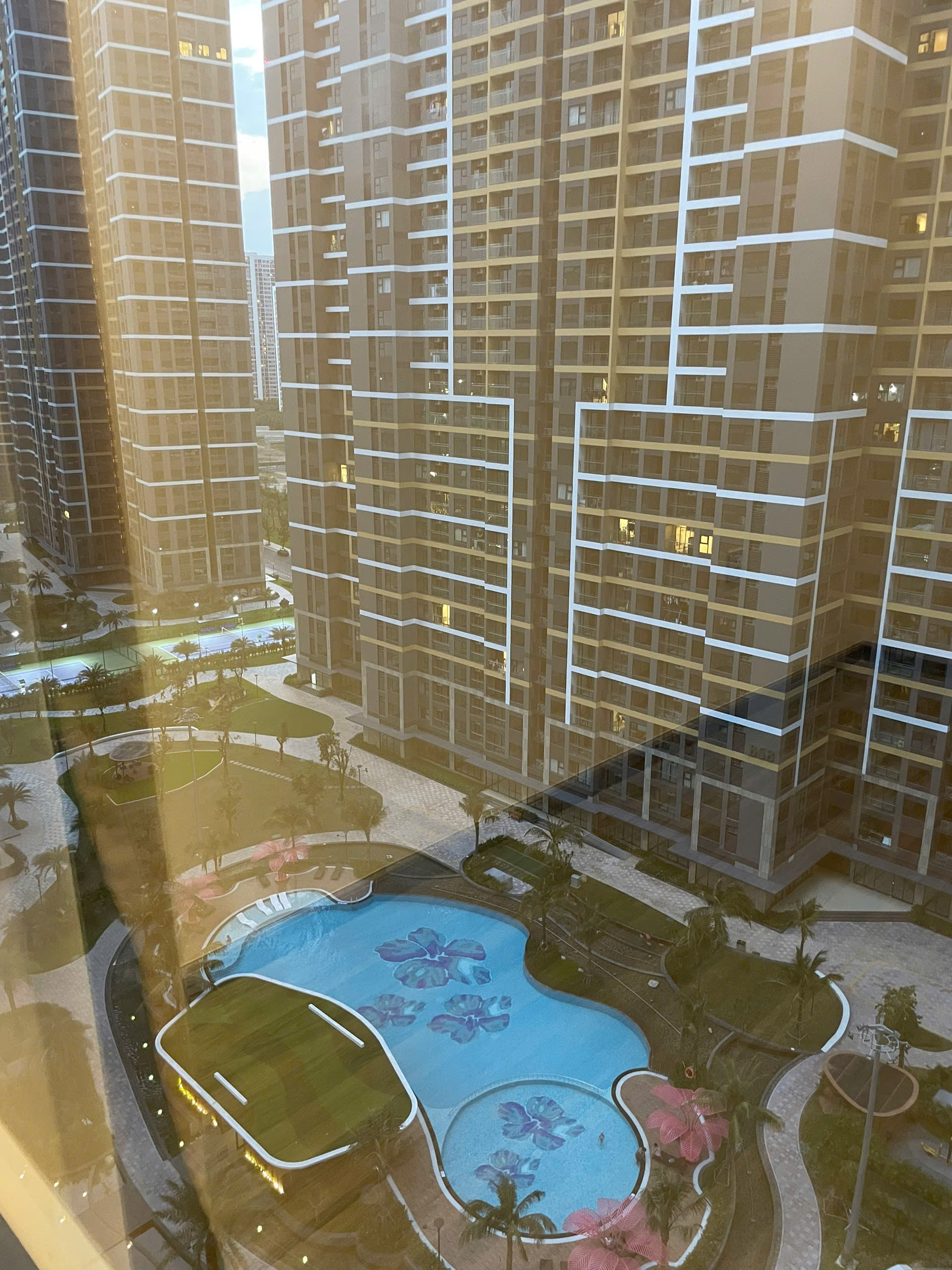 Bán Căn Hộ 2PN The Beverly Solari Vinhomes Grand Park - View Trực Diện Hồ Bơi Resort, Bếp Rèm Cao Cấp, Giá Tốt