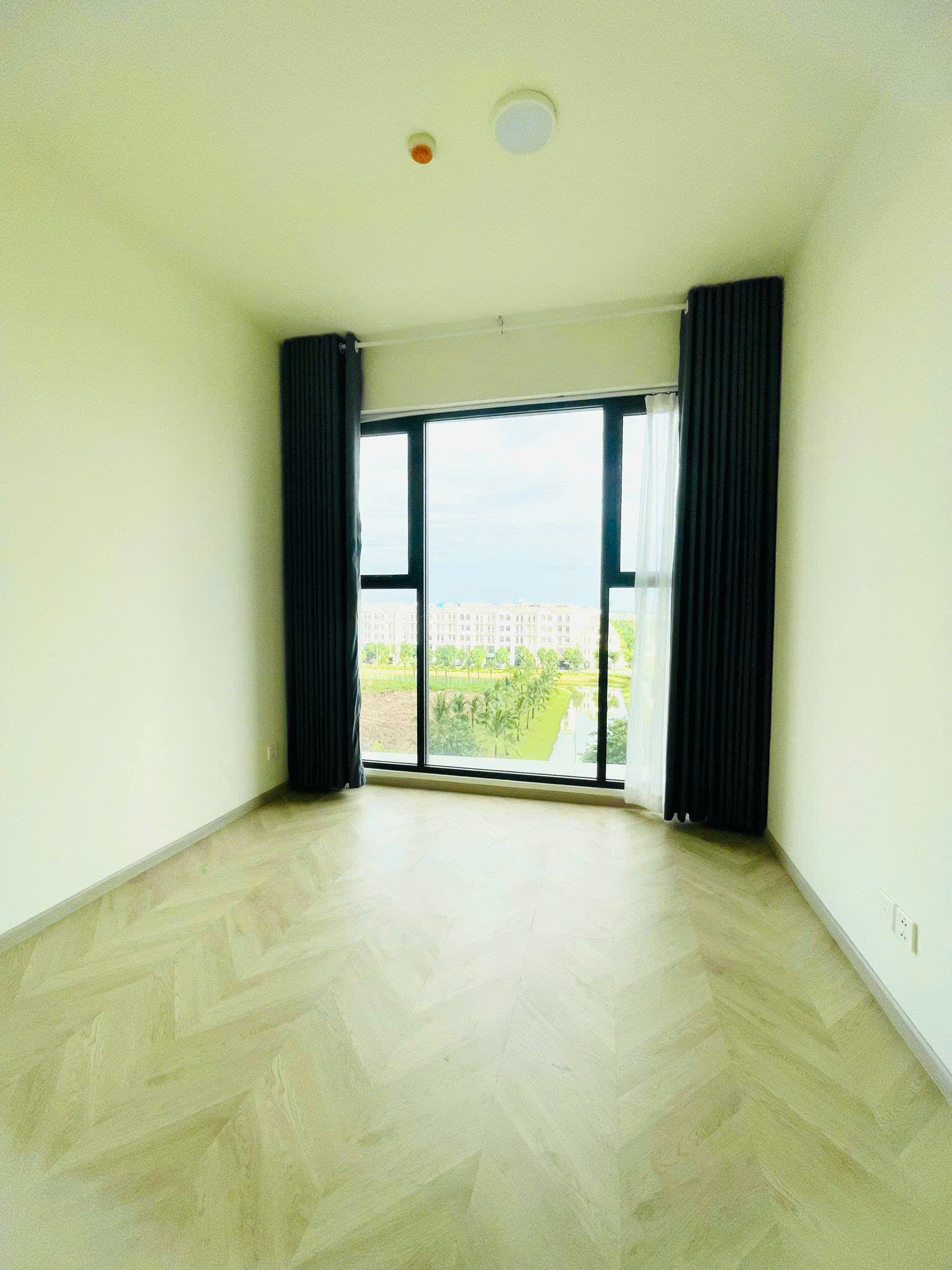 BÁN CĂN HỘ LUMIERE BOULEVARD – VIEW DÃY BIỆT THỰ MANHATTAN - TRANG BỊ NỘI THẤT CƠ BẢN - GIÁ TỐT QUẬN 9