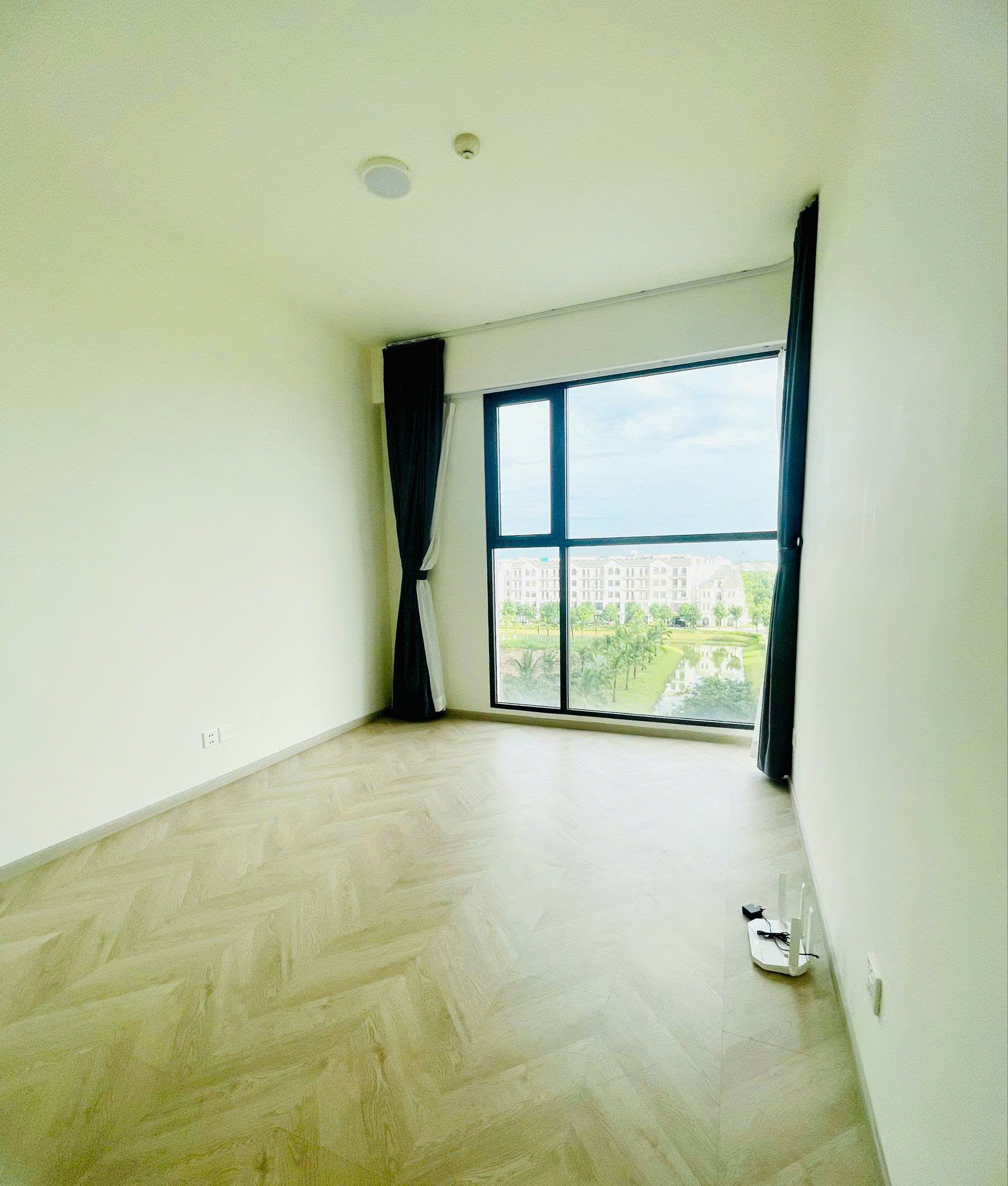 BÁN CĂN HỘ LUMIERE BOULEVARD – VIEW DÃY BIỆT THỰ MANHATTAN - TRANG BỊ NỘI THẤT CƠ BẢN - GIÁ TỐT QUẬN 9