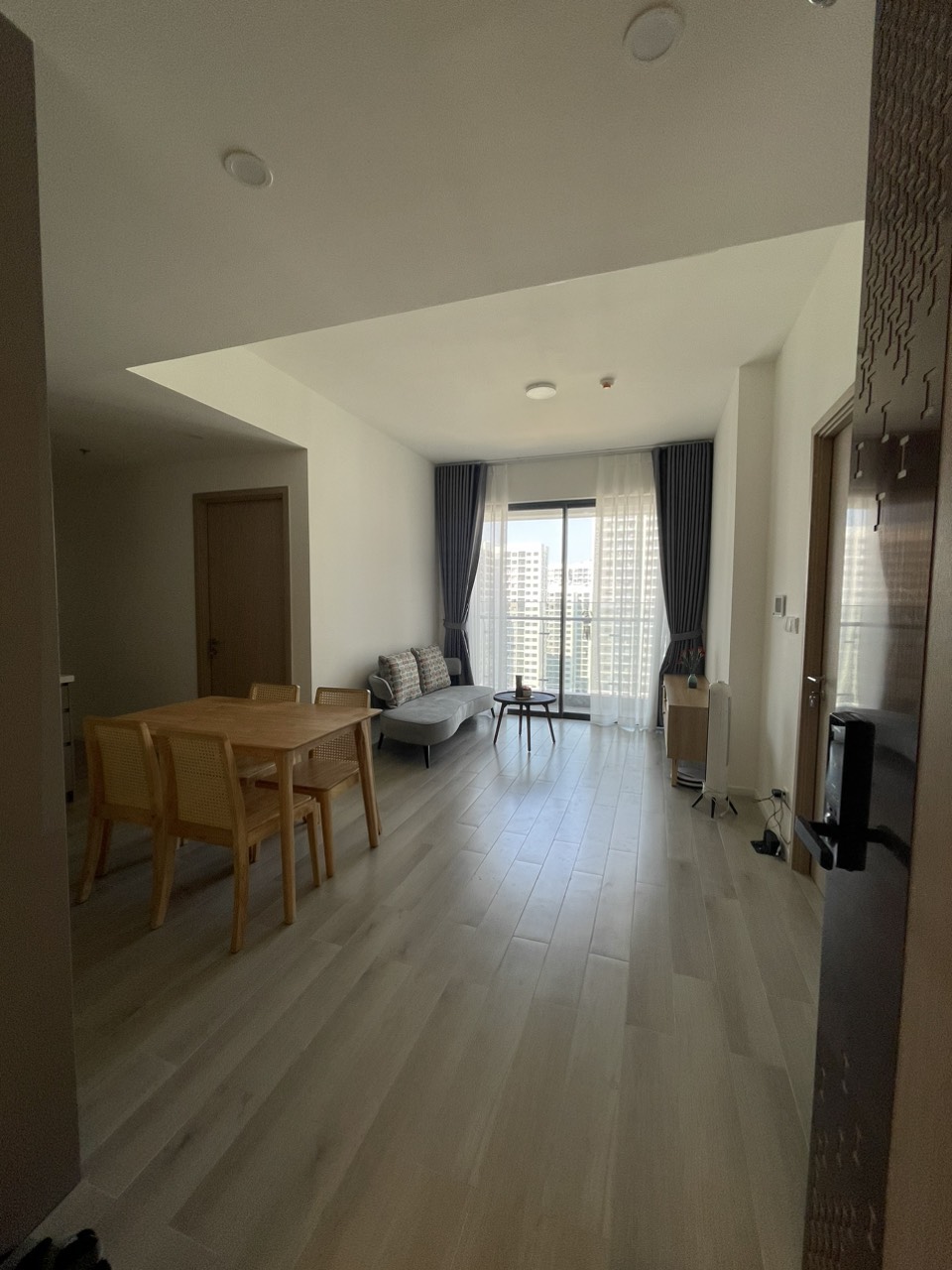 BÁN & CHO THUÊ CĂN HỘ MASTERI CENTRE POINT VINHOMES GRAND PARK – 2PN FULL NỘI THẤT, GIÁ TỐT QUẬN 9