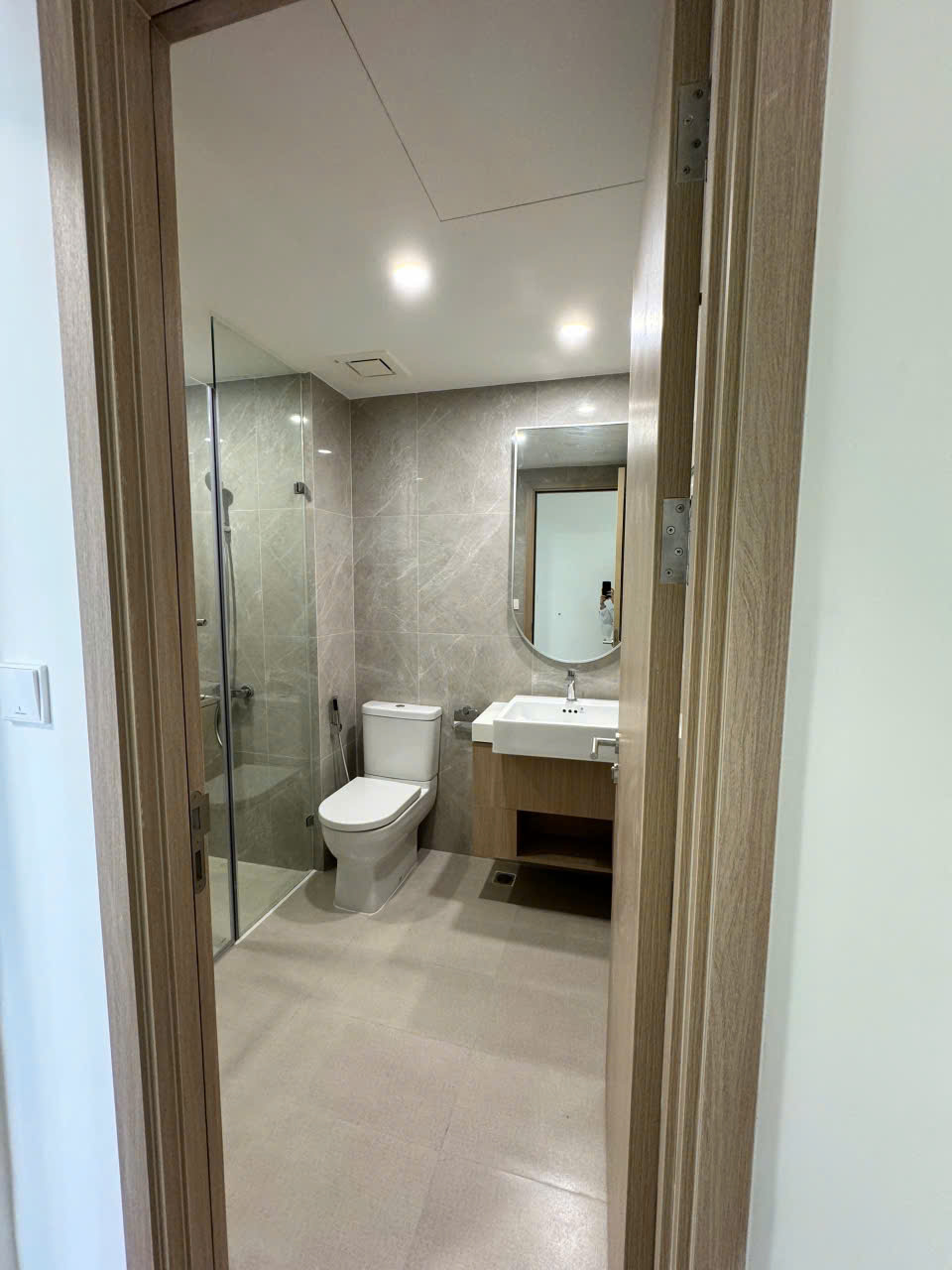 BÁN CĂN HỘ LUMIERE BOULEVARD – VINHOMES GRAND PARK  View nội khu hồ bơi | Nhà mới trống CĐT bàn giao