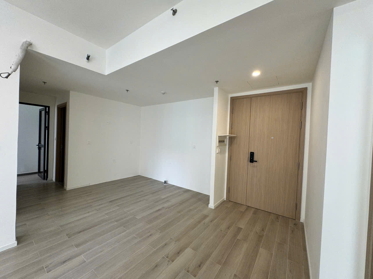 BÁN CĂN HỘ LUMIERE BOULEVARD – VINHOMES GRAND PARK  View nội khu hồ bơi | Nhà mới trống CĐT bàn giao