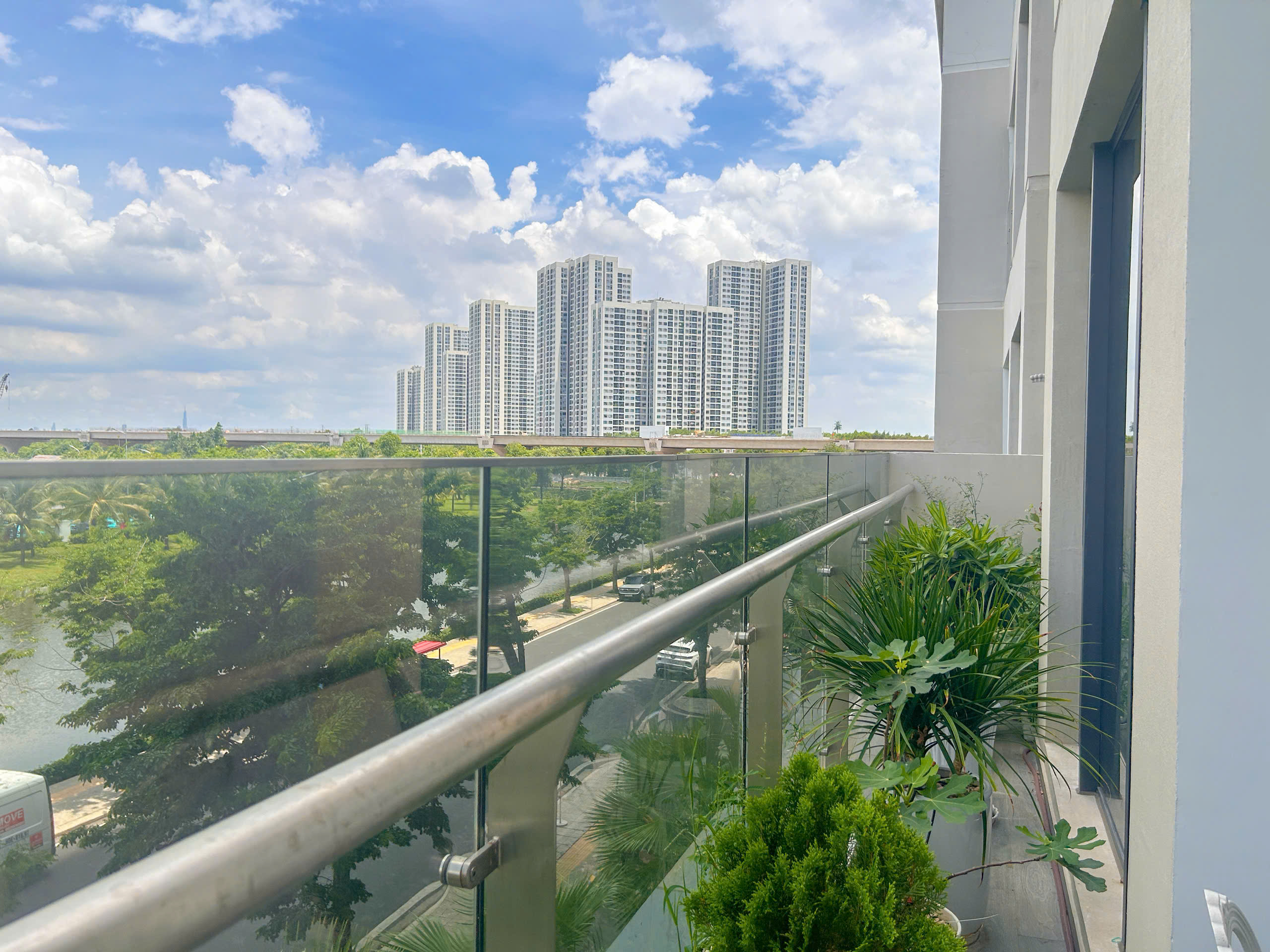 BÁN CĂN HỘ LUMIERE BOULEVARD TẦNG TRUNG – VIEW BIỆT THỰ MANHATTAN XANH MÁT – FULL NỘI THẤT