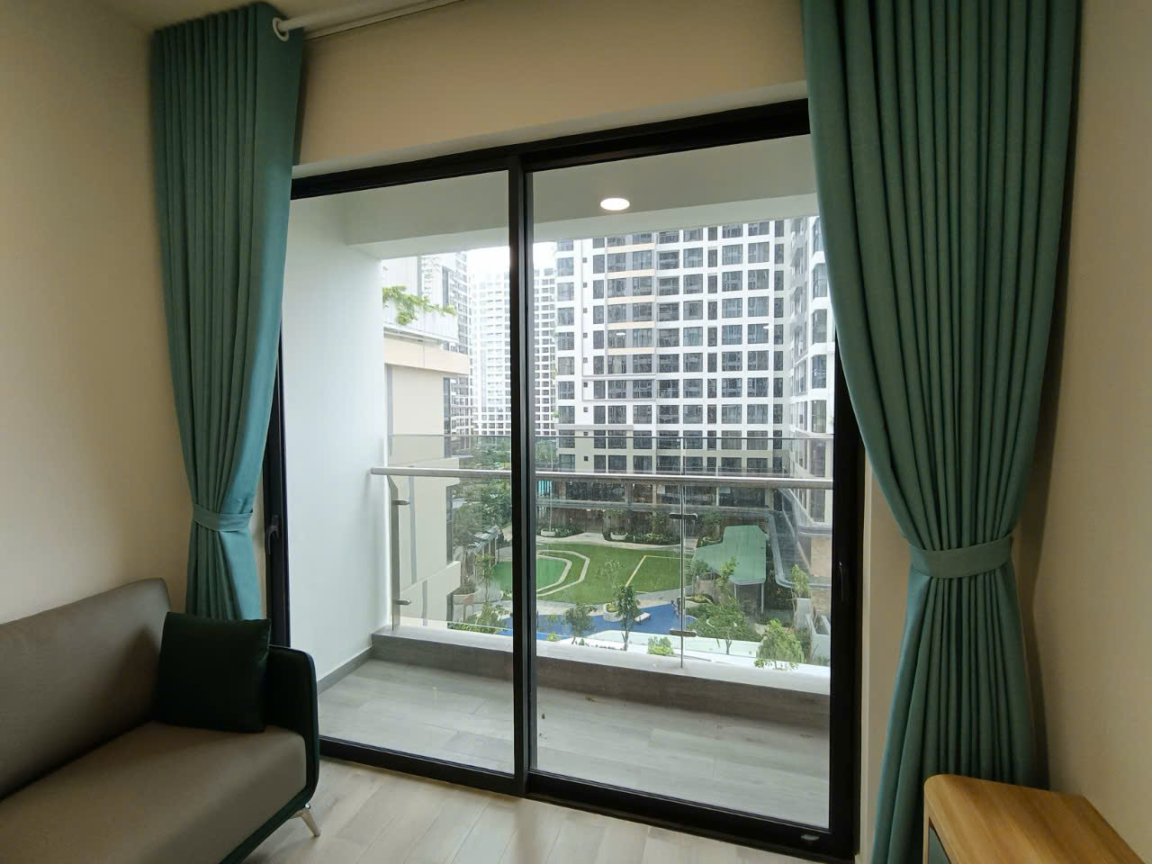 CHO THUÊ CĂN HỘ LUMIERE BOULEVARD – VINHOMES GRAND PARK- 2PN- FULL NỘI THẤT