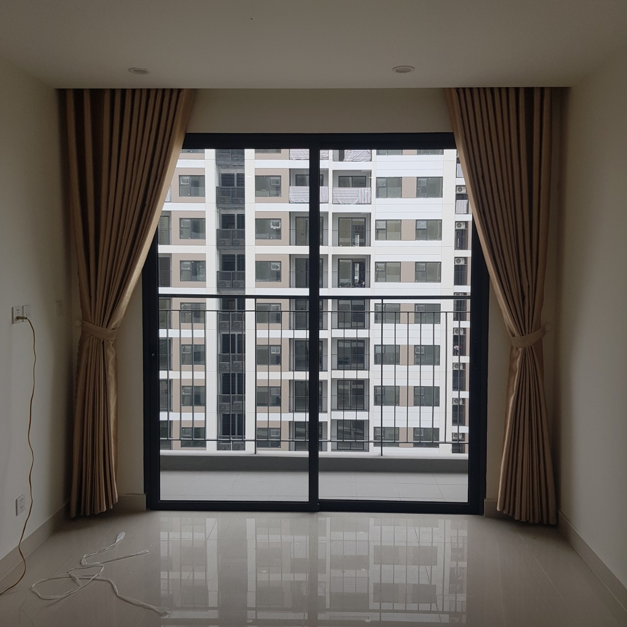 Bán Căn Hộ View Ngoại Khu – Nội Thất Sẵn Bếp Rèm Vinhomes Grand Park | Phân Khu The Origami – Quận 9