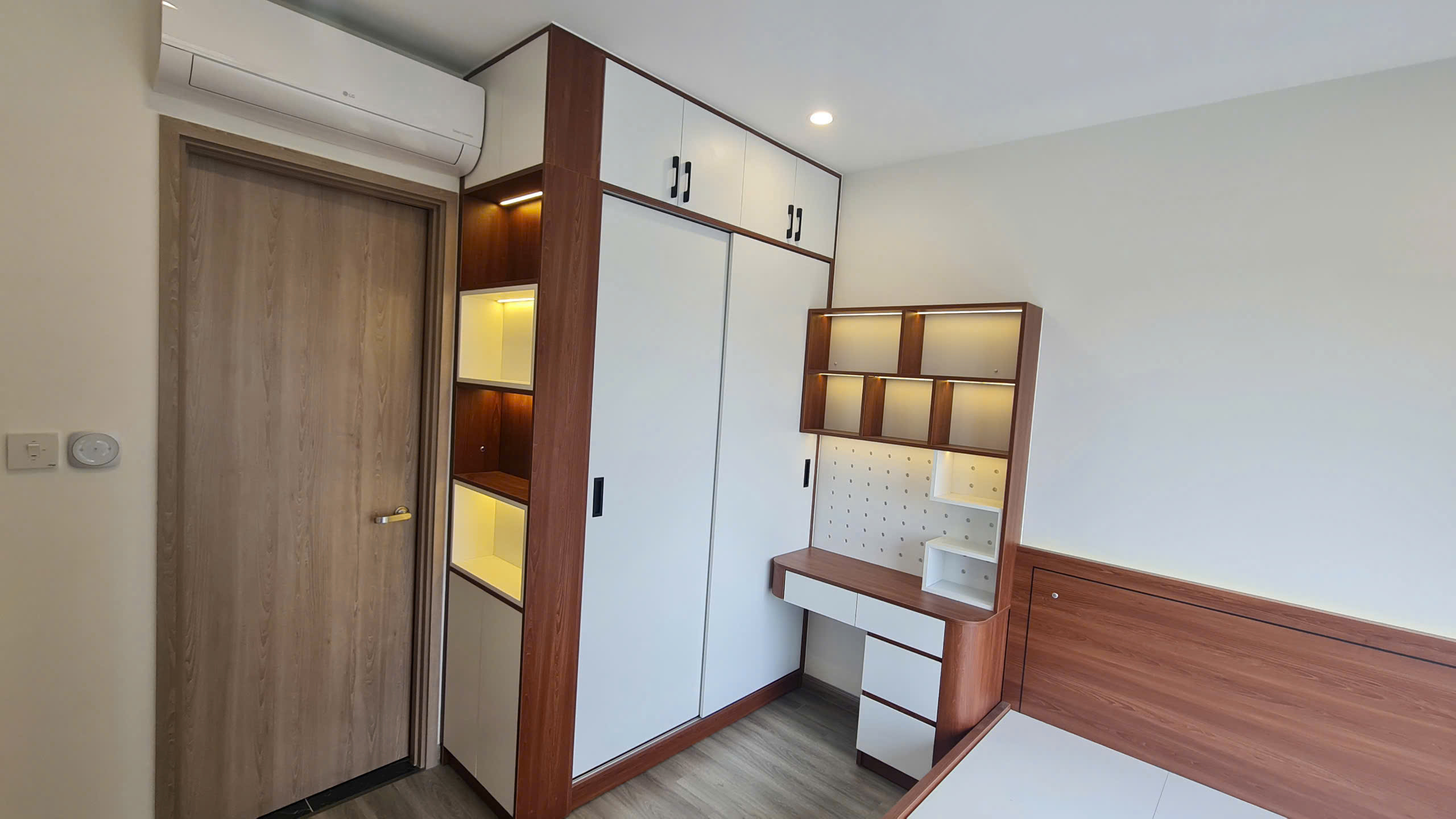 Bán Căn Hộ 2PN The Beverly Solari Vinhomes Grand Park - Full Nội Thất Gỗ Mới 100%, Giá Chỉ 3.25 Tỷ - ảnh 6