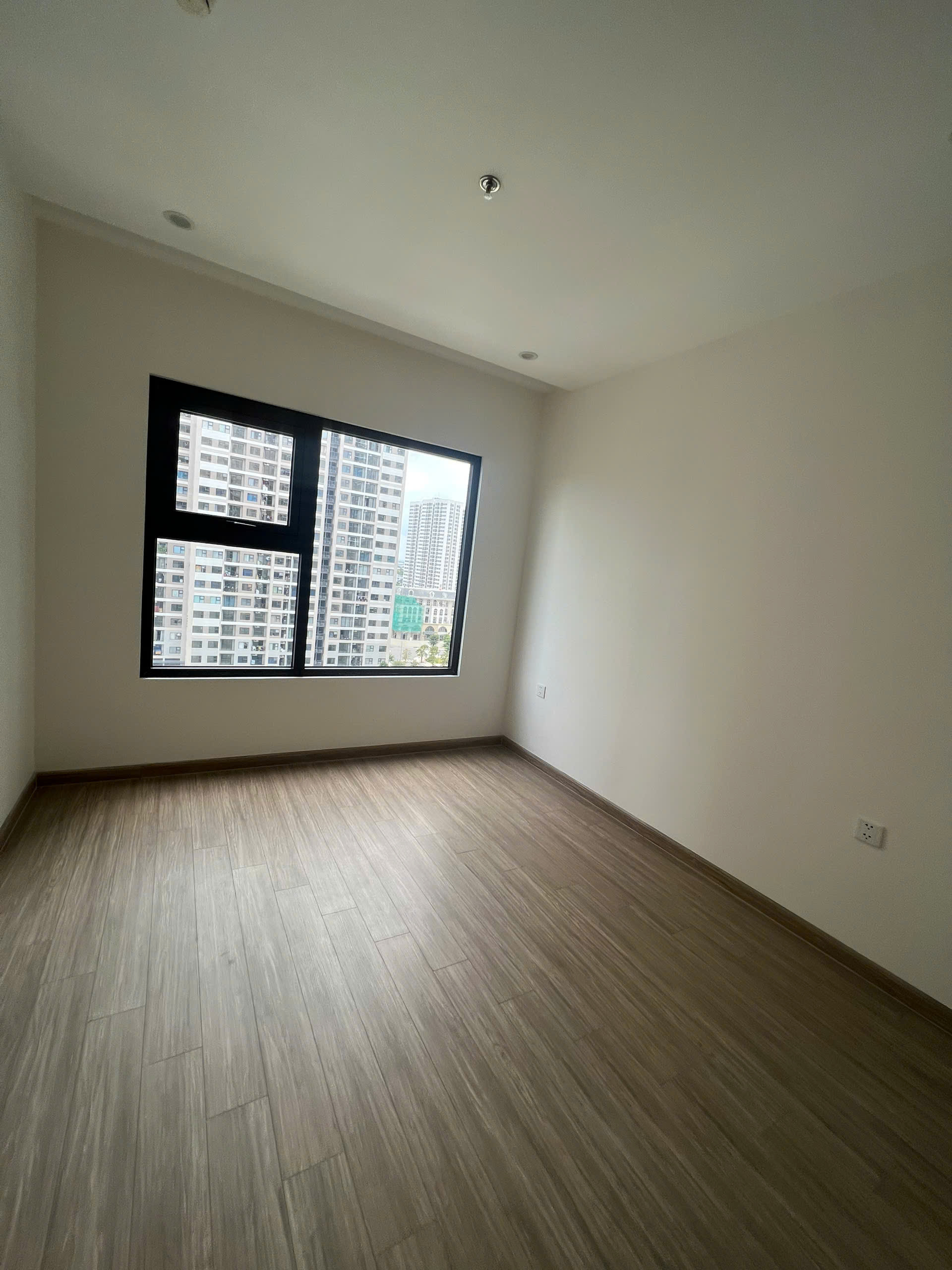 Bán Căn Hộ Vinhomes Grand Park – The Origami 2PN 2WC | Tầng Trung View Nội Khu | Hoàn Thiện Cơ Bản | Giá 3,1 Tỷ