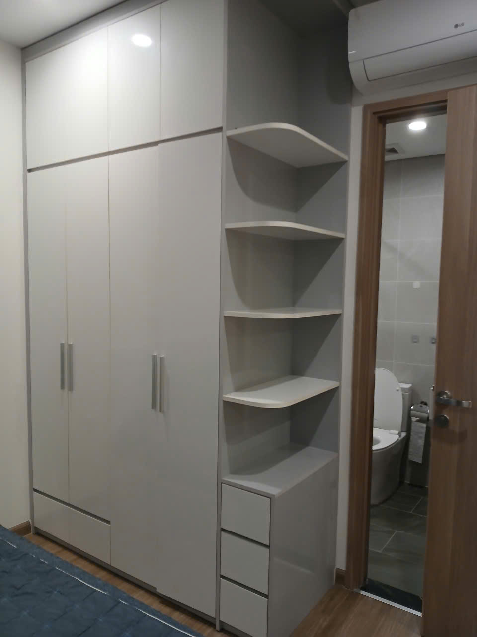 Bán & Cho Thuê Căn Hộ Tầng Cao View Nội Khu Hồ Bơi – Full Nội Thất Vinhomes Grand Park | Phân Khu The Origami – Quận 9