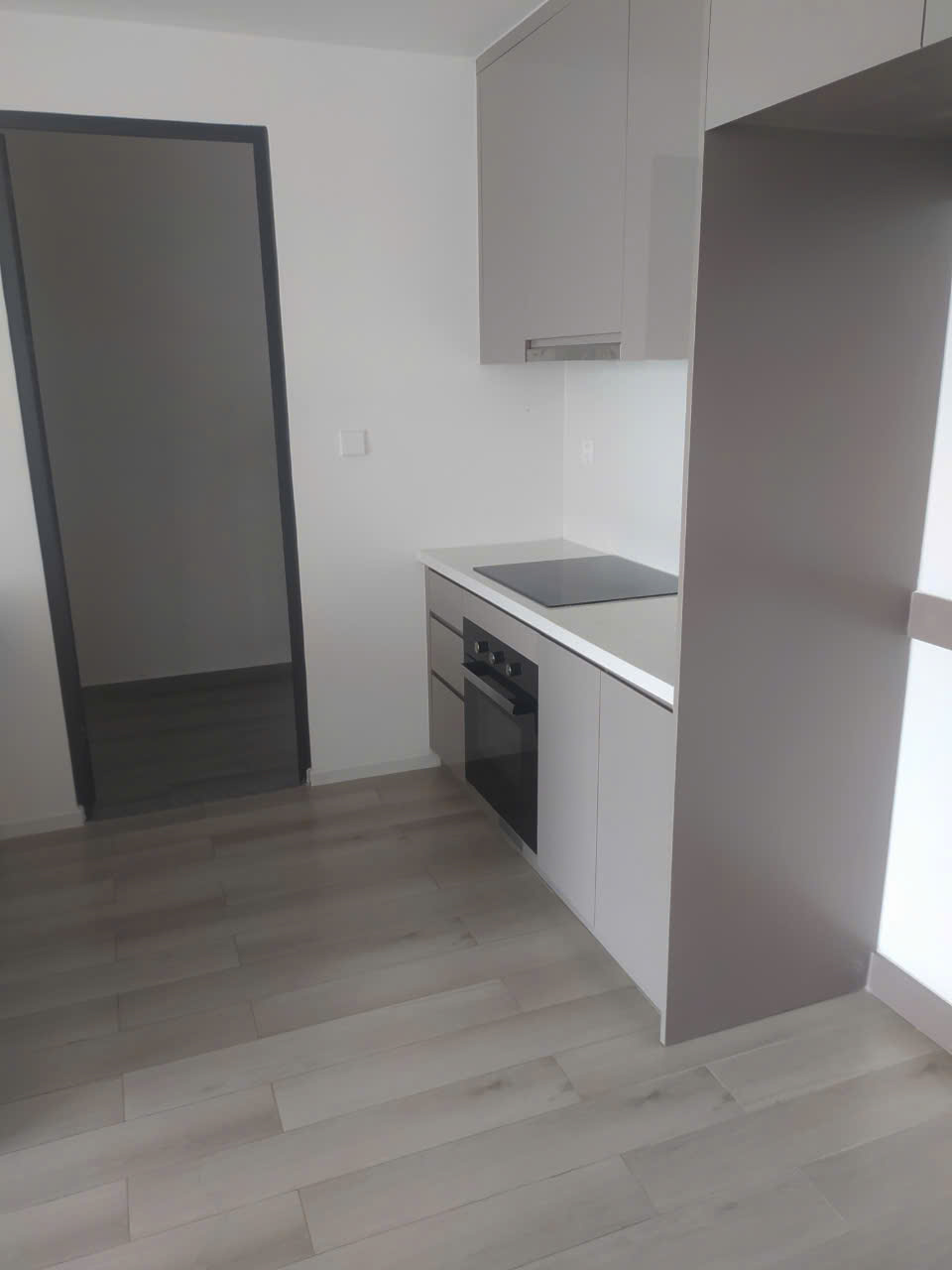 BÁN CĂN HỘ MASTERI CENTRE POINT VINHOMES GRAND PARK – 2PN, NỘI THẤT BẾP & RÈM, GIÁ TỐT QUẬN 9