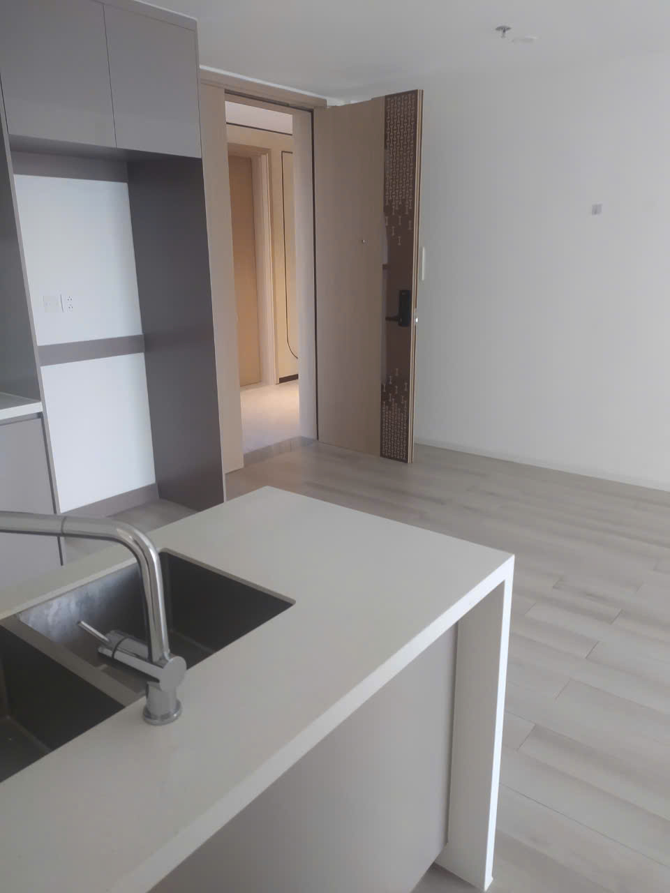 BÁN CĂN HỘ MASTERI CENTRE POINT VINHOMES GRAND PARK – 2PN, NỘI THẤT BẾP & RÈM, GIÁ TỐT QUẬN 9