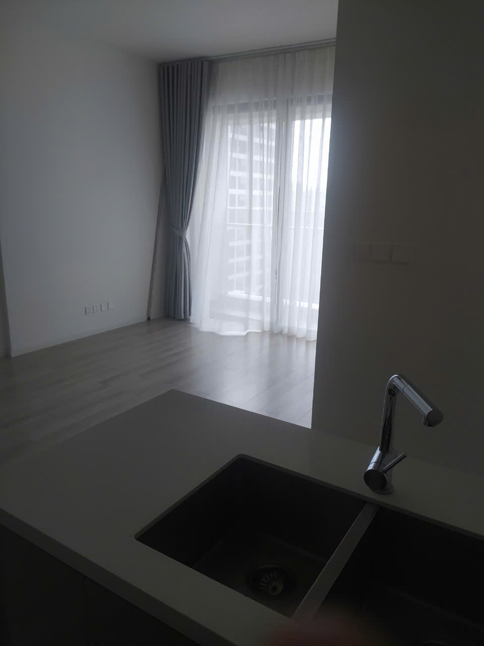 BÁN CĂN HỘ MASTERI CENTRE POINT VINHOMES GRAND PARK – 2PN, NỘI THẤT BẾP & RÈM, GIÁ TỐT QUẬN 9