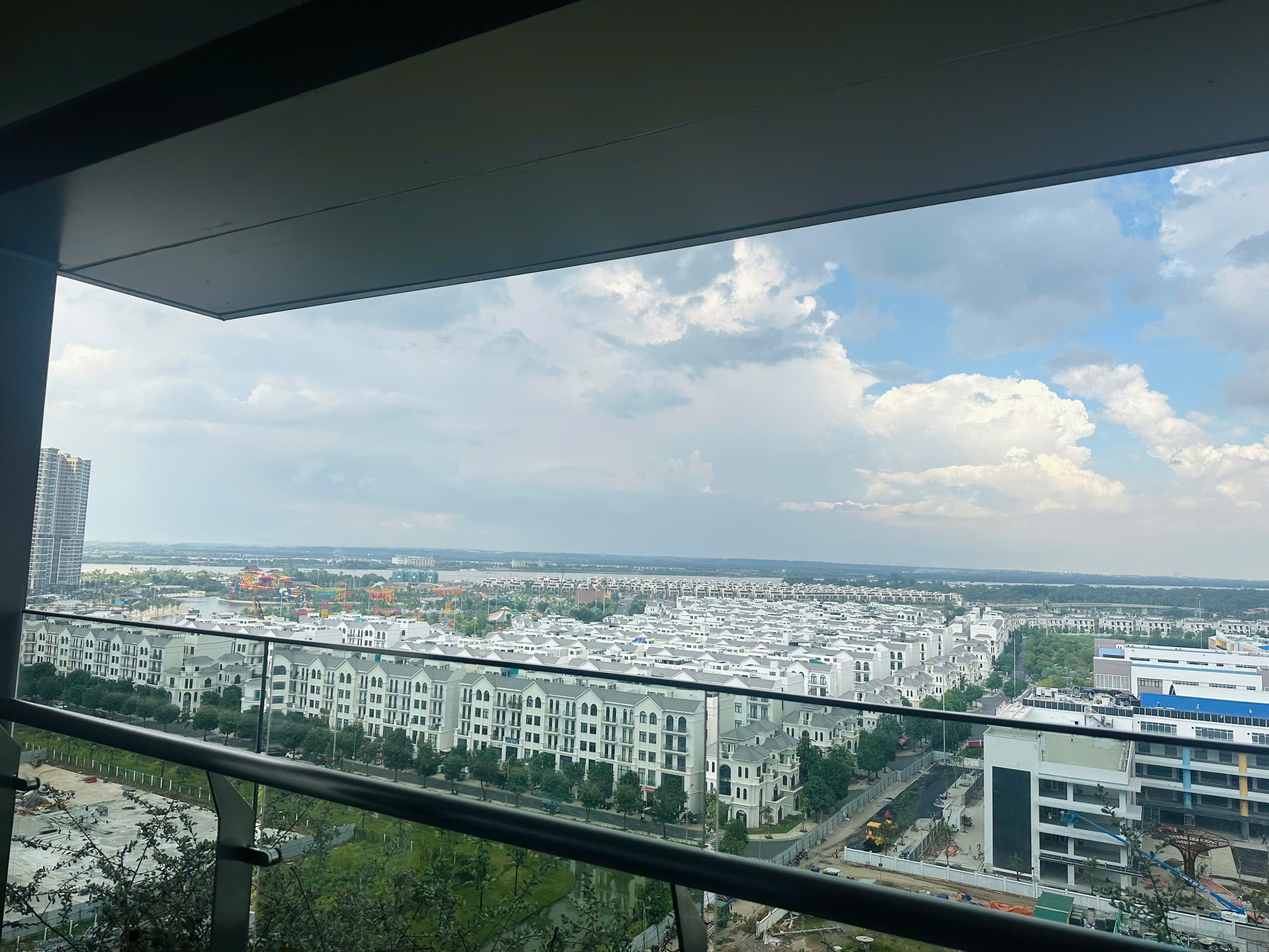 Bán Gấp Căn Hộ 3PN 2WC Lumiere Boulevard (LBV) – View Sông & Công Viên 36ha – Cam Kết Rẻ Nhất Dự Án