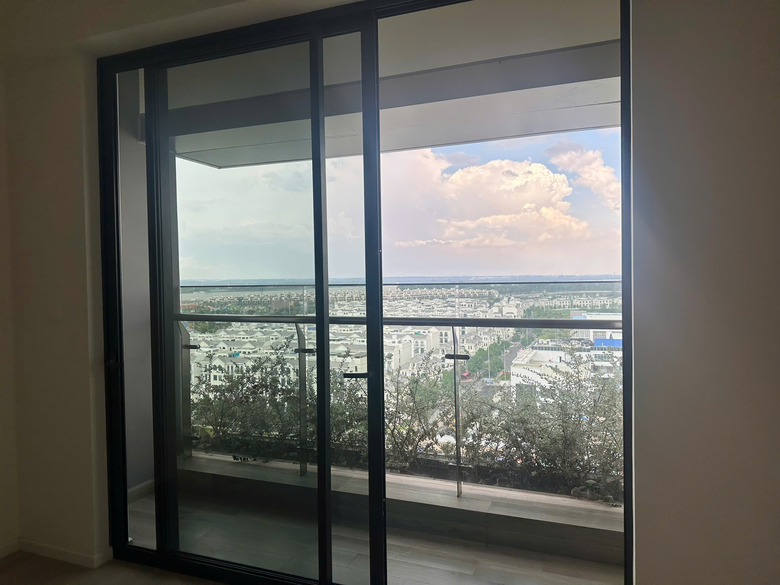 Bán Gấp Căn Hộ 3PN 2WC Lumiere Boulevard (LBV) – View Sông & Công Viên 36ha – Cam Kết Rẻ Nhất Dự Án