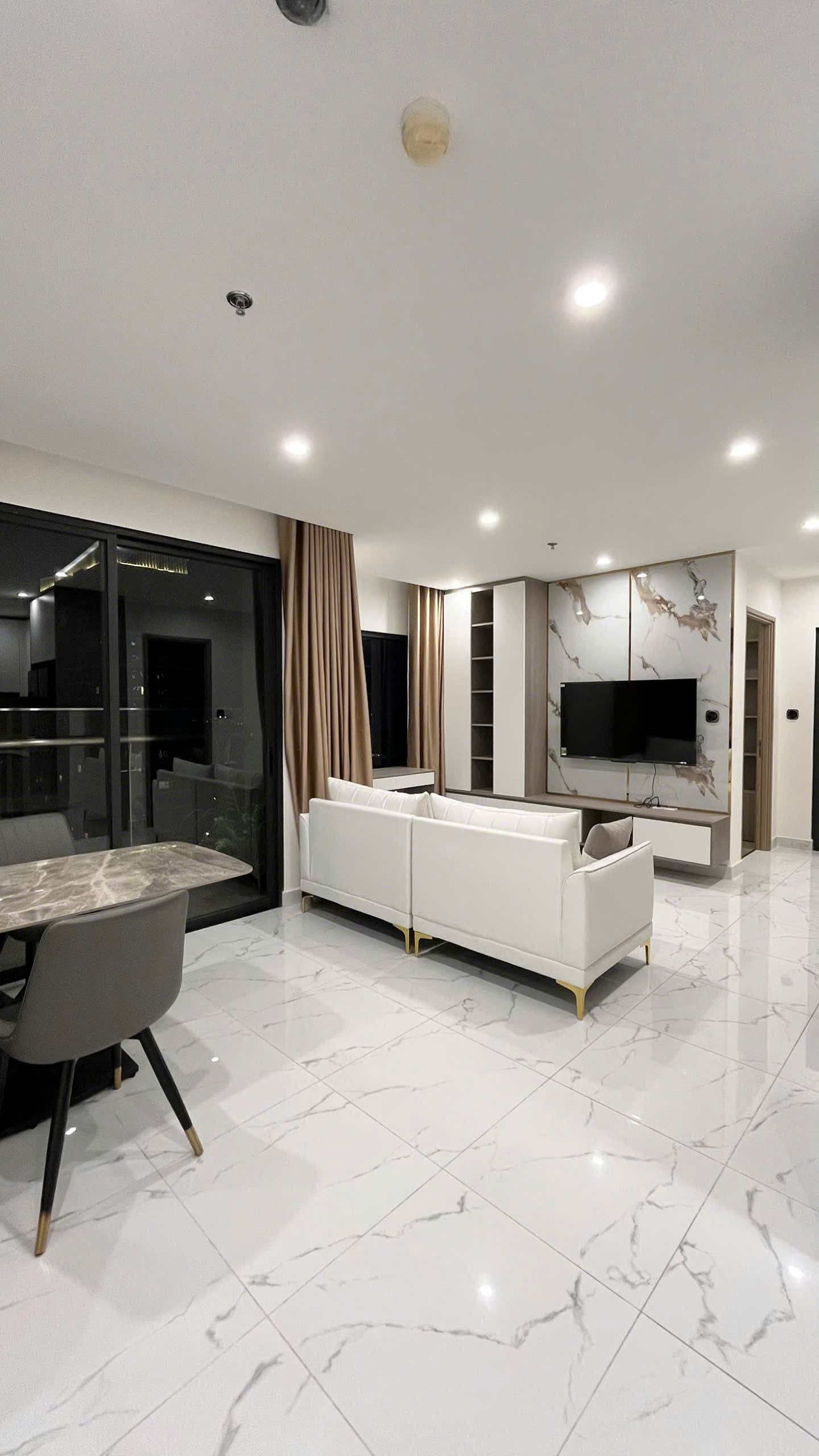 Cho Thuê Căn Hộ The Beverly Solari Vinhomes Grand Park 2PN+ Full Nội Thất Cao Cấp | GIÁ TỐT | VIEW ĐẸP – Ở NGAY