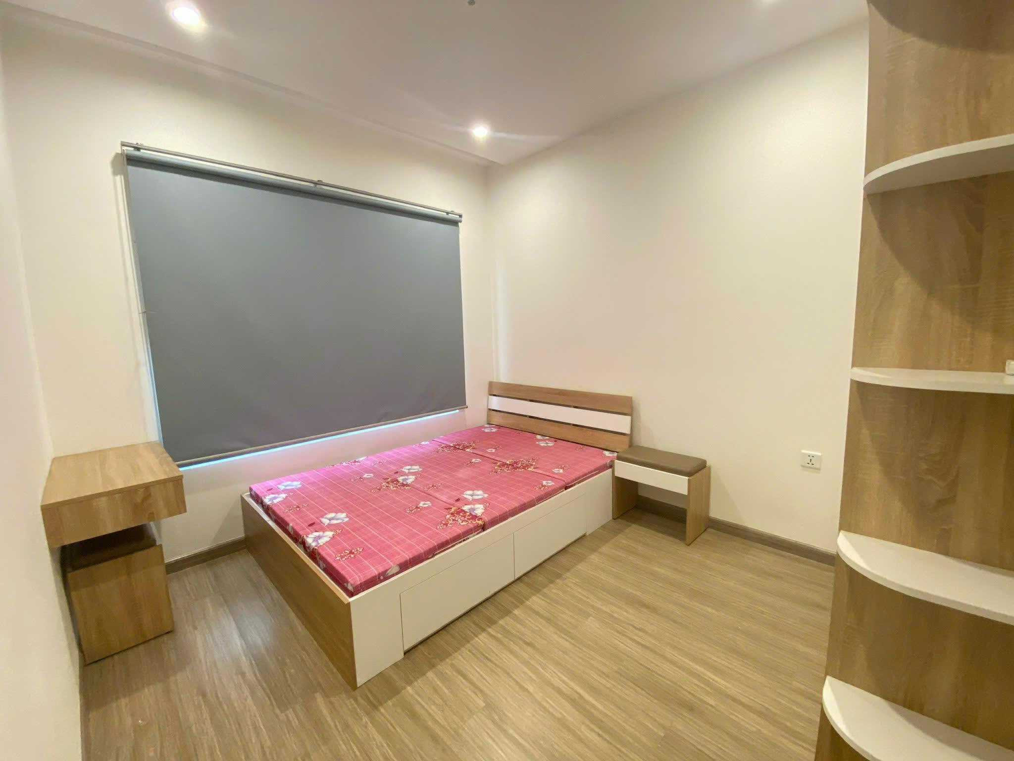 Bán Gấp Căn Hộ 3PN The Rainbow Vinhomes Grand Park - Full Nội Thất, Giá Chỉ 3.9 Tỷ