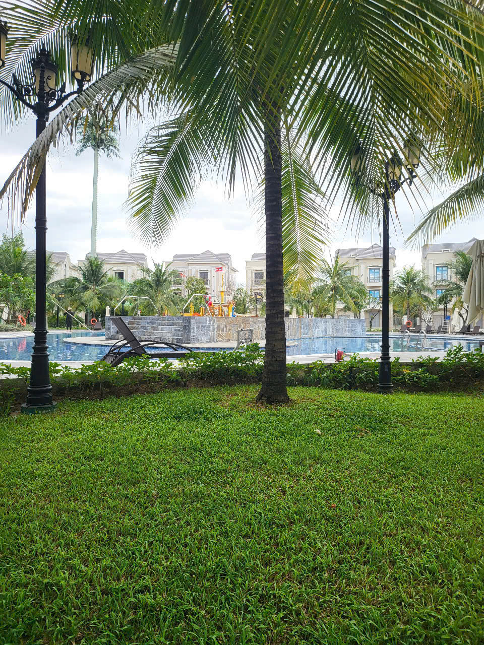 Nhà Phố Rẻ Nhất thị trường - Loại hình (chỉ có 15 căn) 160m2 đất và 600m2 sàn -  Thanh toán chỉ từ 8 tỷ nhận nhà ở ngay - Sát cạnh bến du thuyền và Công Viên hồ bơi Malibu...