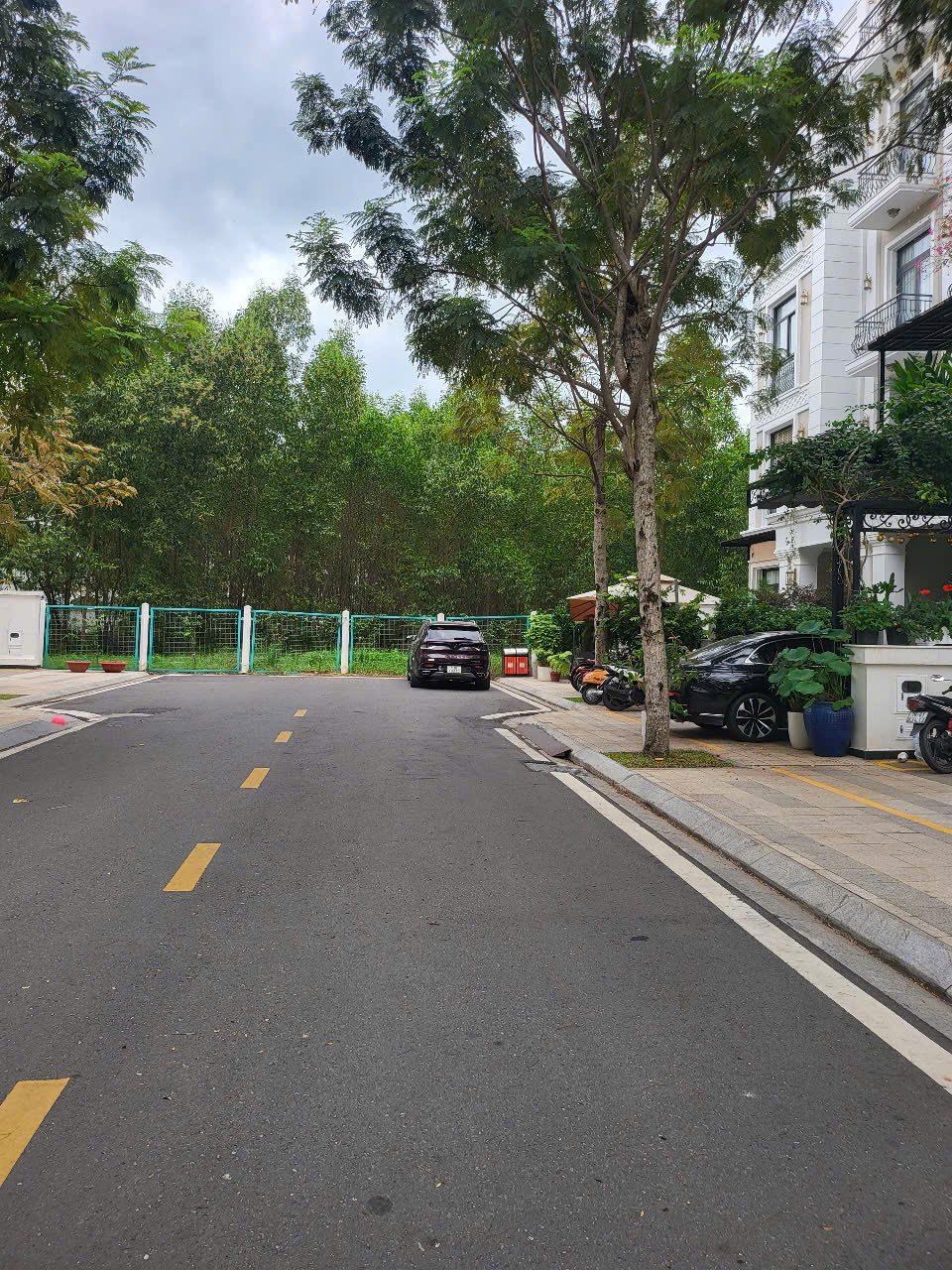 Nhà Phố Rẻ Nhất thị trường - Loại hình (chỉ có 15 căn) 160m2 đất và 600m2 sàn -  Thanh toán chỉ từ 8 tỷ nhận nhà ở ngay - Sát cạnh bến du thuyền và Công Viên hồ bơi Malibu...