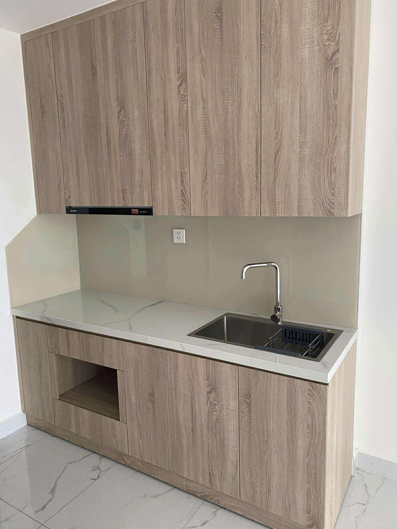 BÁN CĂN HỘ STUDIO VINHOMES GRAND PARK – BEVERLY SOLARI  Nội thất sẵn bếp & rèm