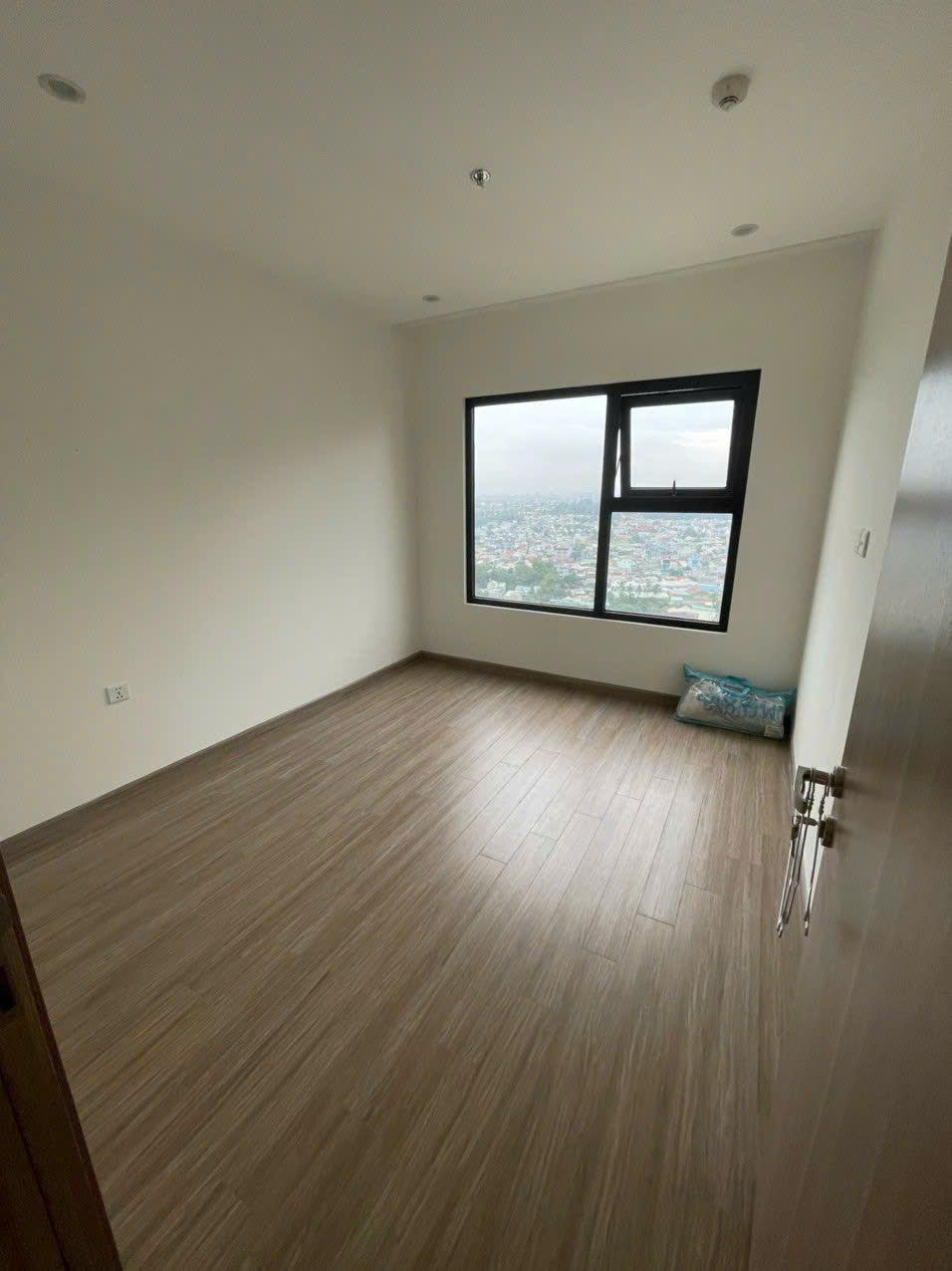 Bán căn hộ 2PN1WC The Rainbow – Vinhomes Grand Park | Tầng cao – View ngoại khu thoáng mát | Giá chỉ 2.67 tỷ