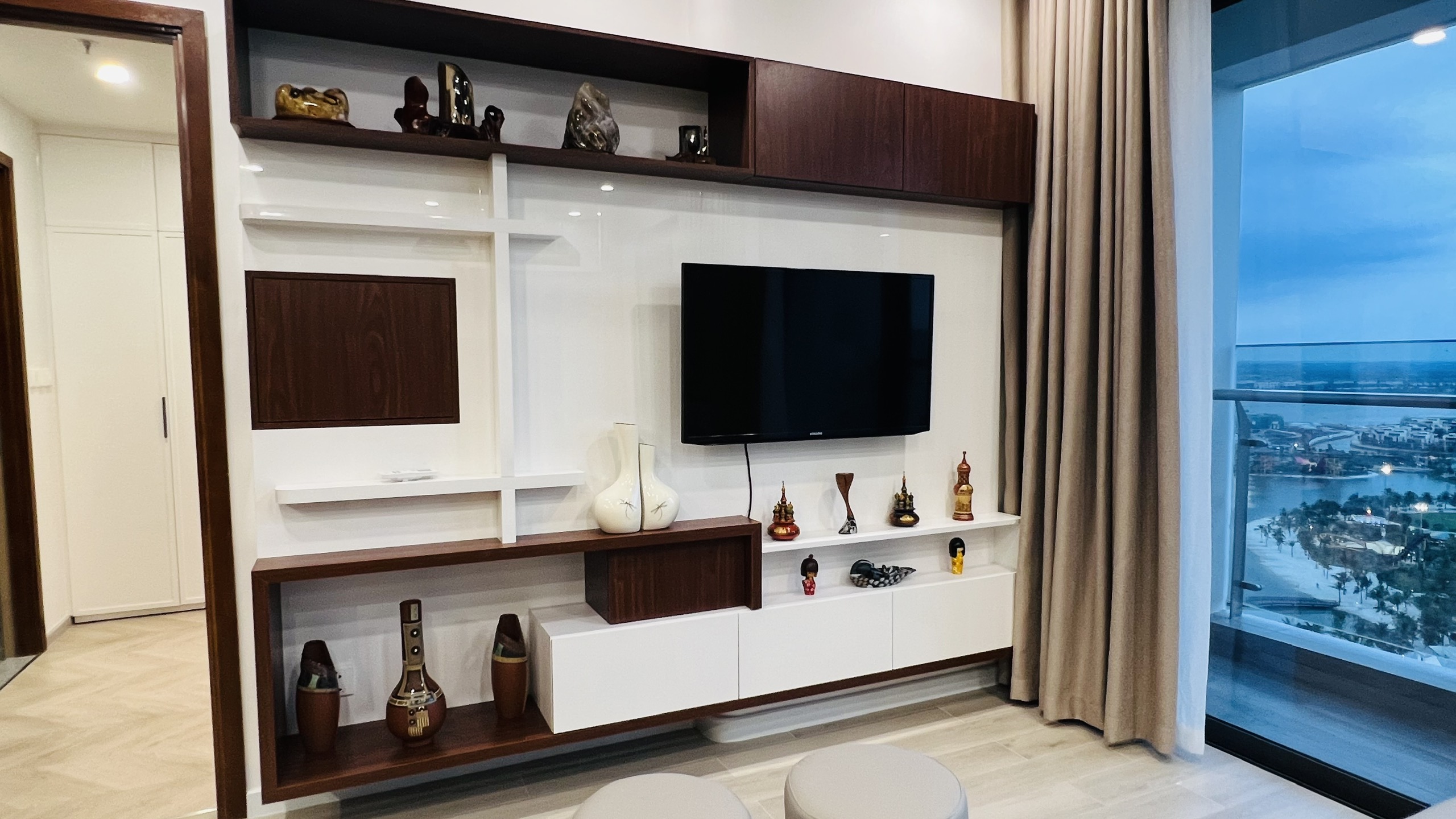 BÁN CĂN HỘ MASTERI CENTRE POINT – FULL NỘI THẤT GỖ CAO CẤP, KHÔNG GIAN SANG TRỌNG, DỌN VÀO Ở NGAY