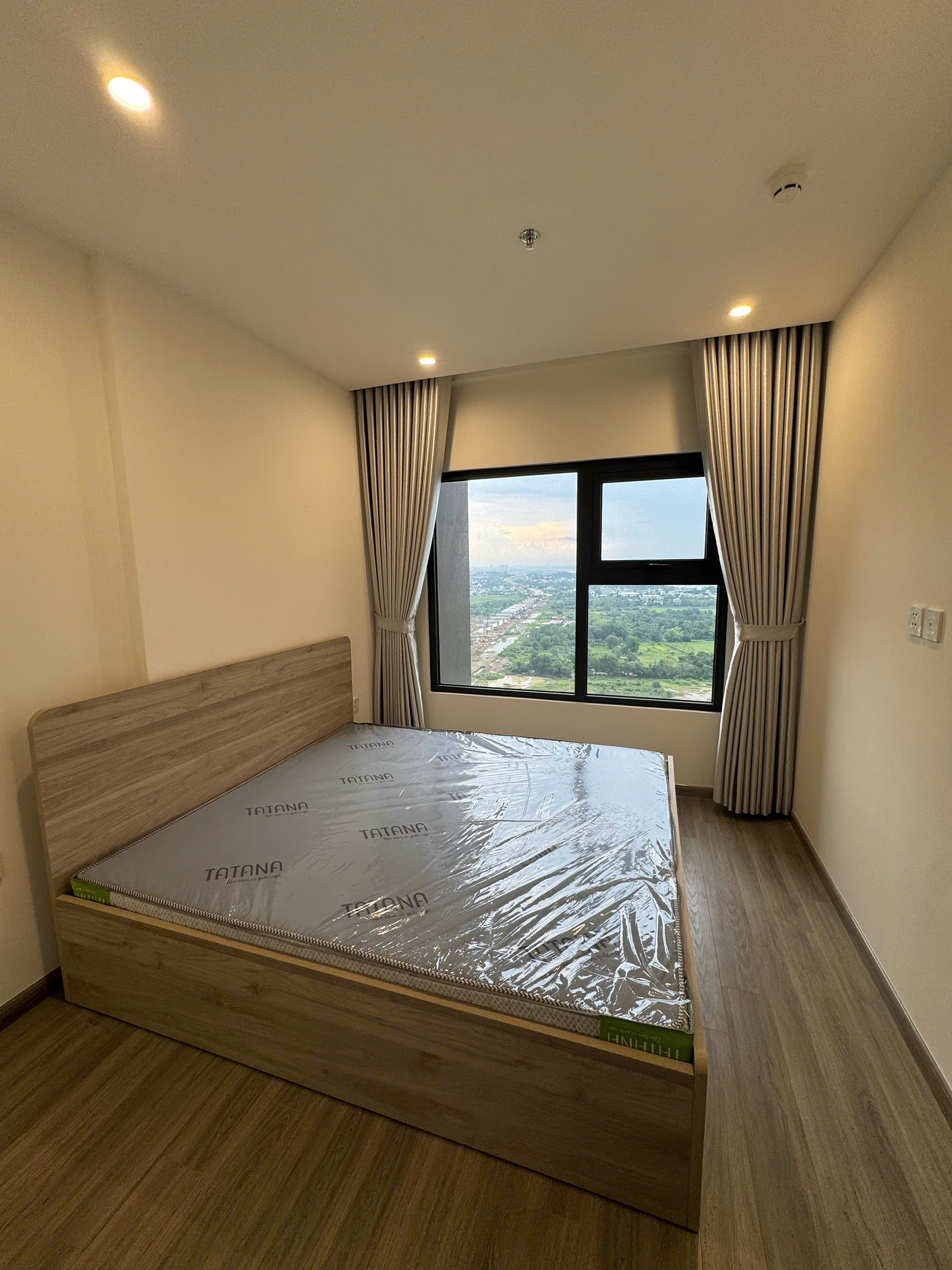 Cho Thuê Căn Hộ 1PN+ The Beverly Solari Vinhomes Grand Park - Tầng Cao View Ngoại Khu Xanh Mát, Full Nội Thất