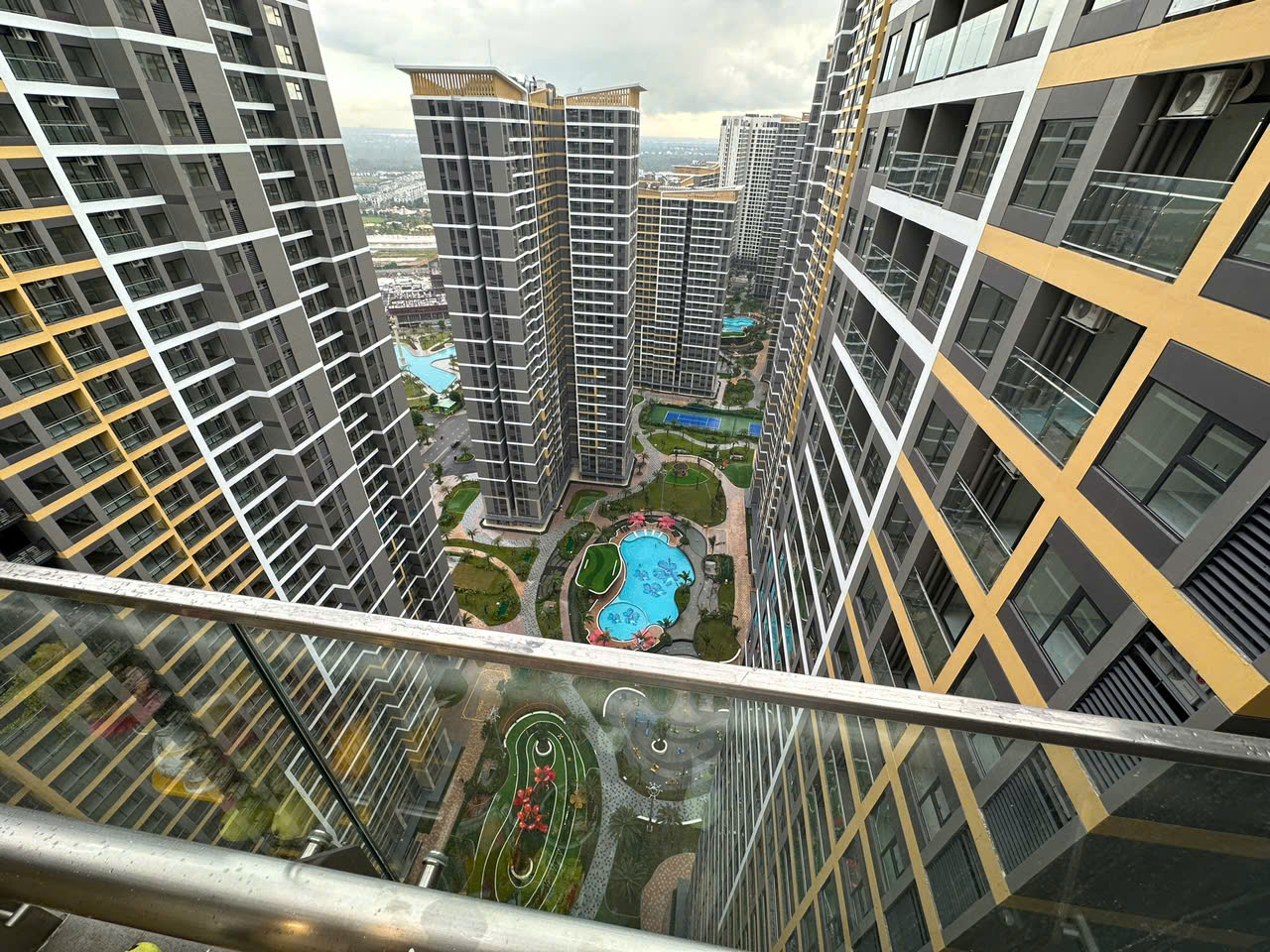 Bán Căn Hộ 2PN The Beverly Solari Vinhomes Grand Park Tầng Cao - View Trực Diện Hồ Bơi, Nhà Mới CĐT