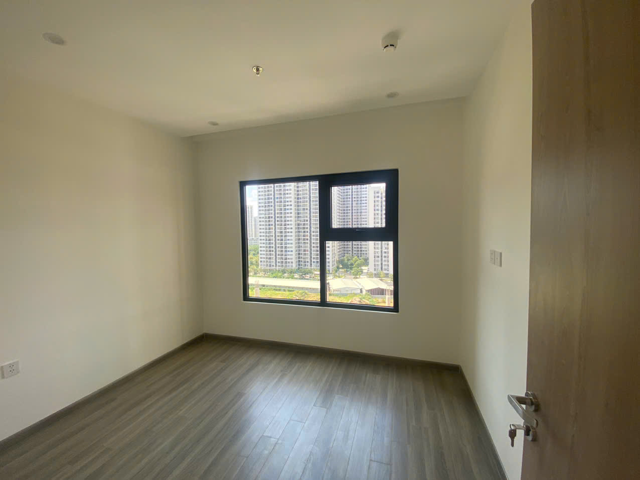 BÁN CĂN HỘ 2PN+ – TẦNG THẤP VIEW NỘI KHU | NHÀ MỚI | THE BEVERLY SOLARI – VINHOMES GRAND PARK