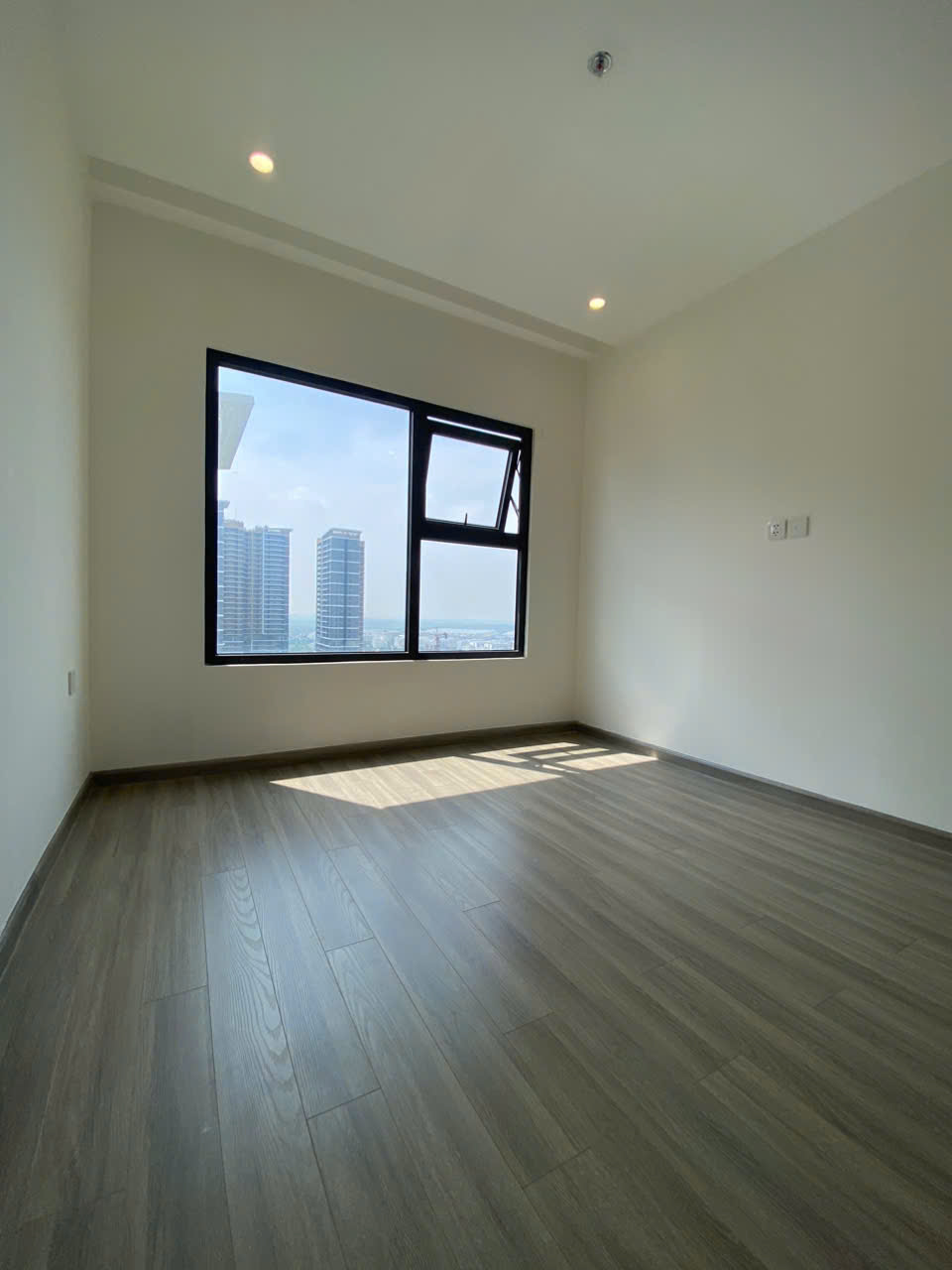  CẦN BÁN CĂN HỘ 2PN2WC THE BEVERLY SOLARI VINHOMES GRAND PARK – VIEW NGOẠI KHU TẦNG CAO – HOÀN THIỆN CƠ BẢN