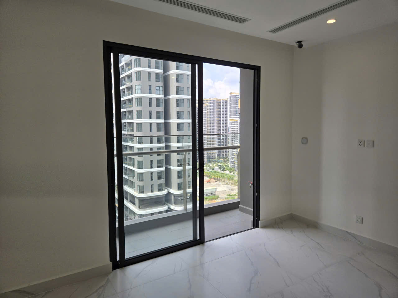 BÁN CĂN HỘ STUDIO THE BEVERLY – VINHOMES GRAND PARK  VIEW NỘI KHU, TẦNG THẤP – HOÀN THIỆN CƠ BẢN CHỦ ĐẦU TƯ