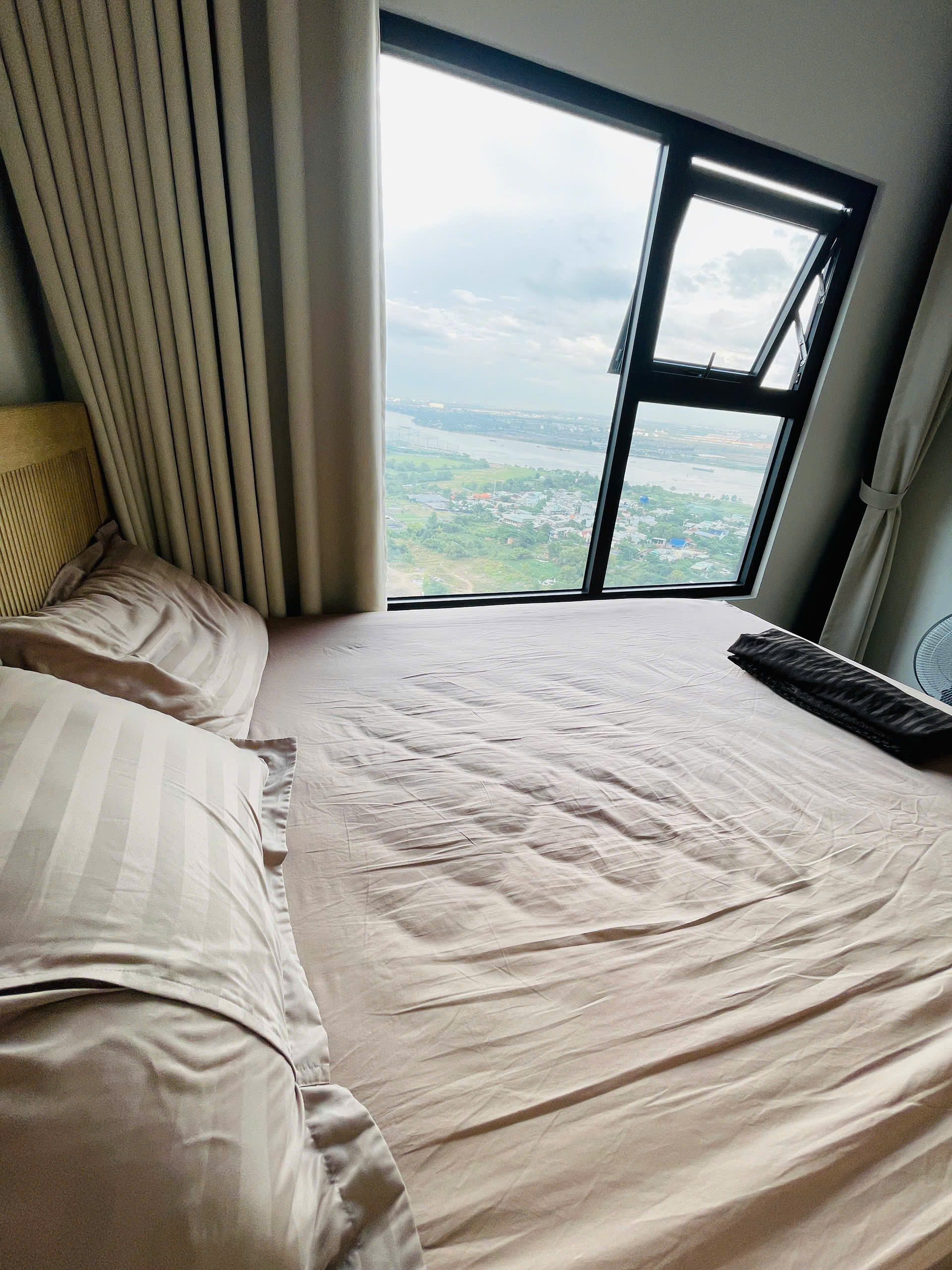 NHÀ ĐẸP CHO THUÊ GIÁ RẺ_ 2PN+ BS9 VIEW SÔNG, MỚI HOÀN THIỆN NỘI THẤT CAO CẤP