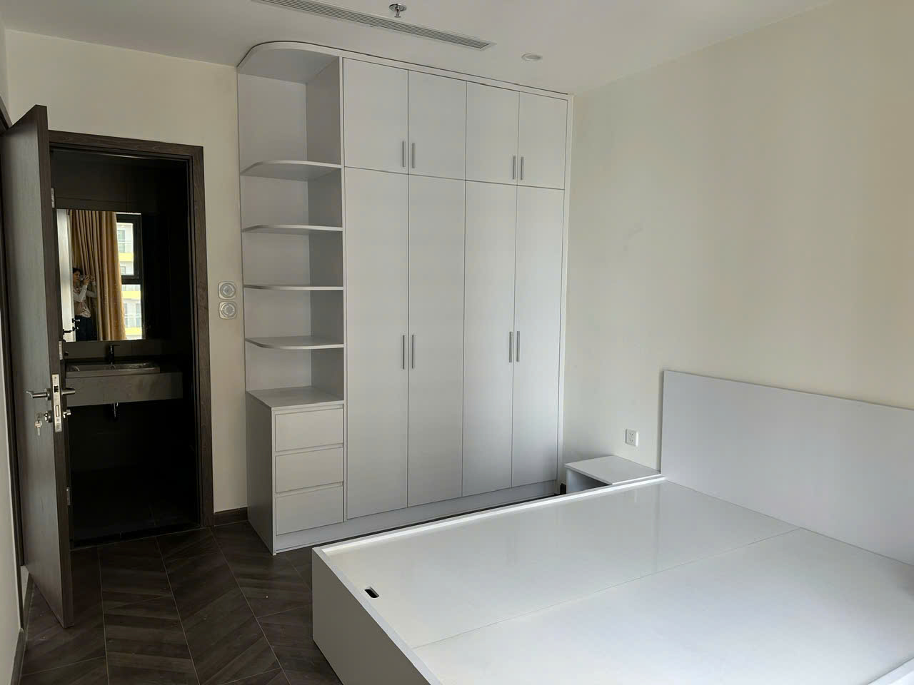 Bán căn hộ Vinhomes Grand Park 2PN 2WC – The Beverly – Nội thất cơ bản – View hồ bơi tầng cao - ảnh 9
