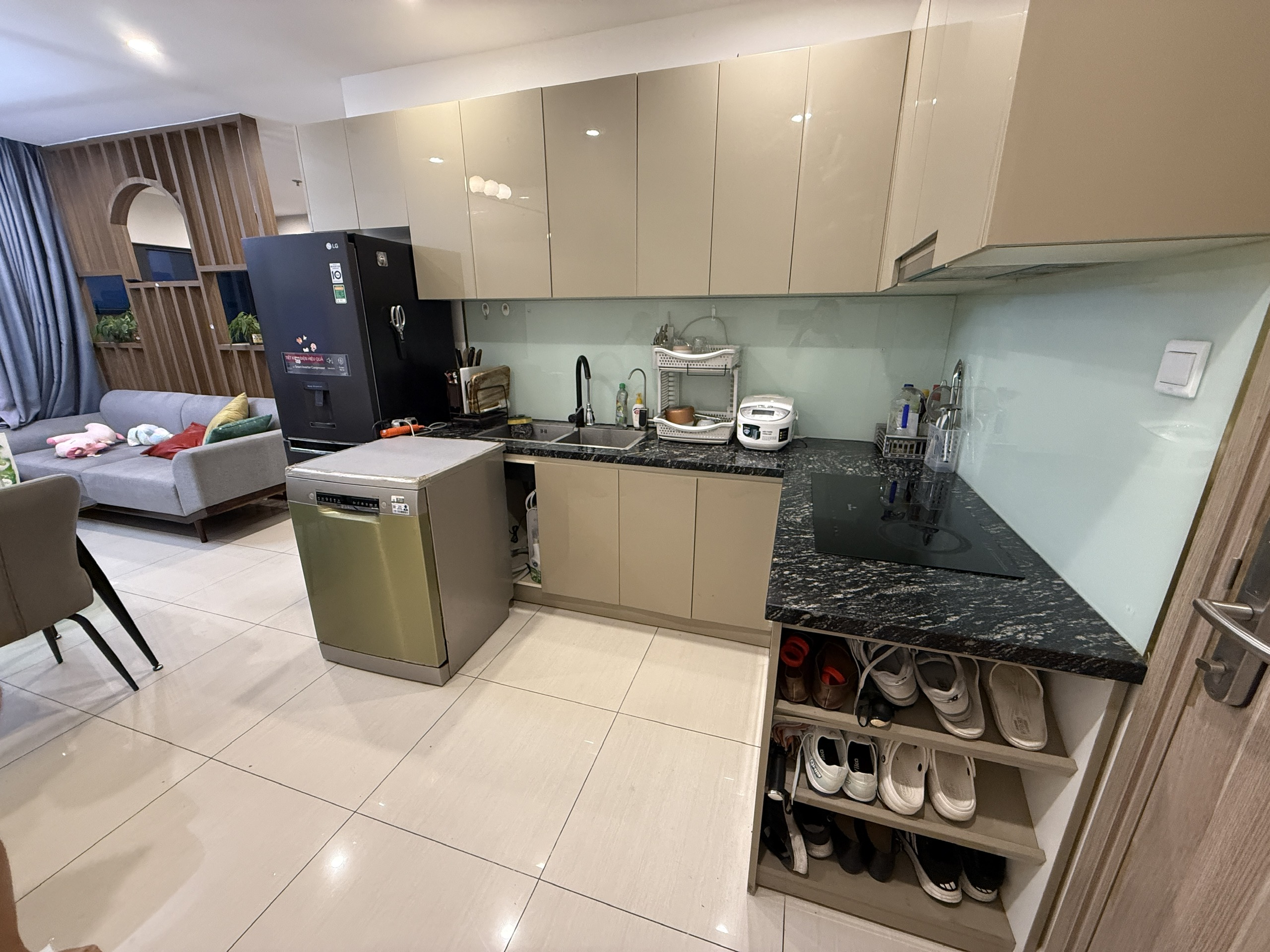 Cho Thuê Căn Hộ 2PN+ The Rainbow Vinhomes Grand Park - Tầng Cao View Thoáng, Full Nội Thất Gỗ - Giá 8.5 Triệu - ảnh 2