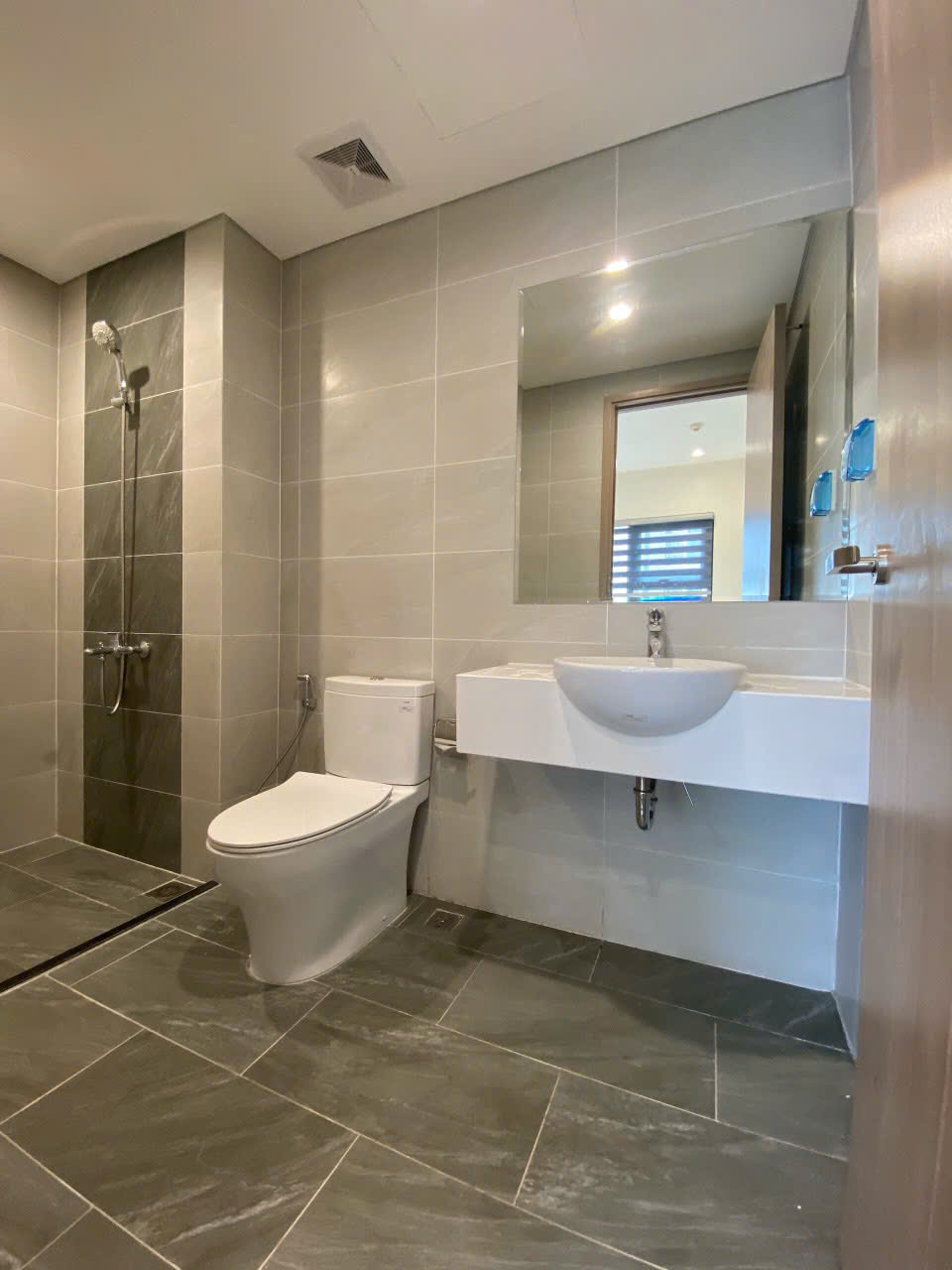 Bán Căn Hộ 2PN+ Vinhomes Grand Park – The Rainbow Tầng Thấp | View Công Viên & Hồ Bơi | Full Nội Thất