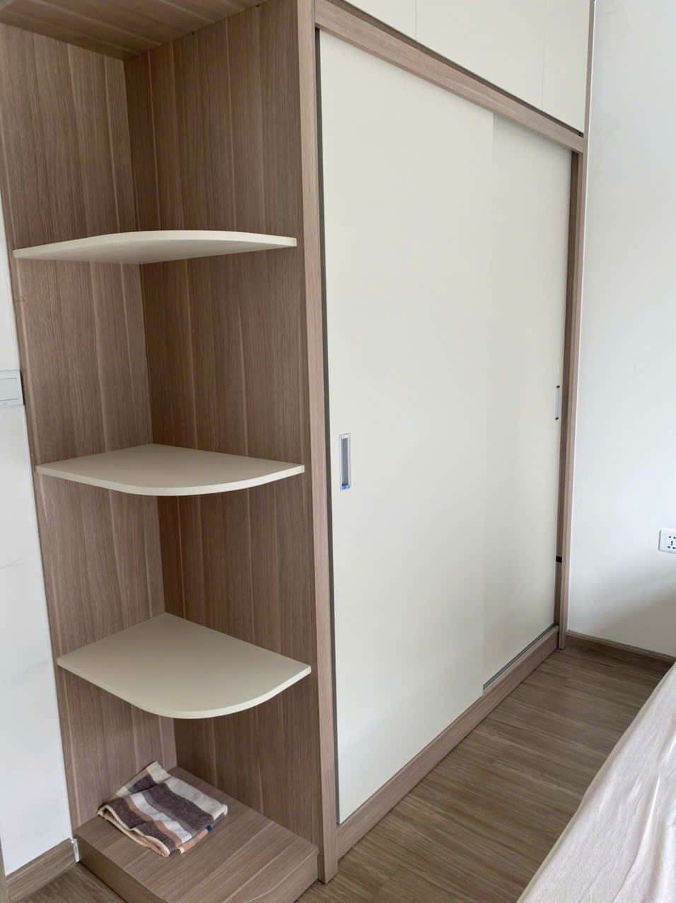 Bán căn hộ Vinhomes Grand Park 2PN+ – The Rainbow – Full nội thất – View hồ bơi nội khu – 3,7 tỷ