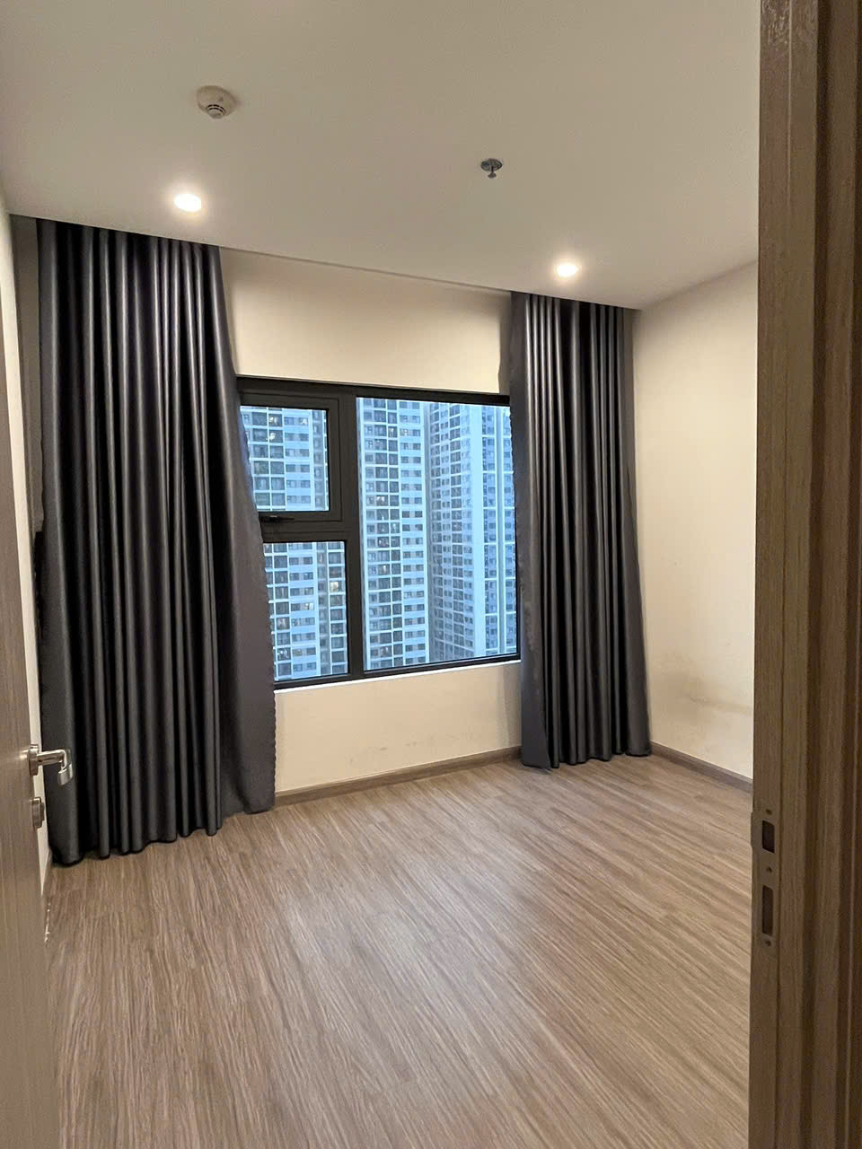 Bán & Cho Thuê Căn Hộ 2PN+ The Rainbow - View Ngoại Khu Không Chắn - Nội thất cơ bản - Giá tốt