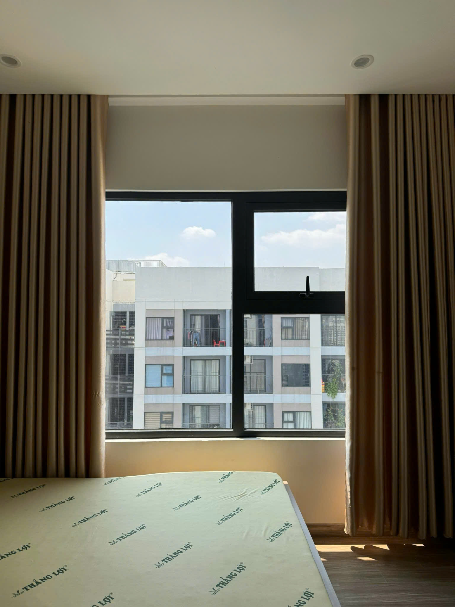 Bán & cho thuê căn hộ Vinhomes Grand Park 3PN – The Rainbow – View tầng cao ngoại khu thoáng – Không chắn tầm nhìn