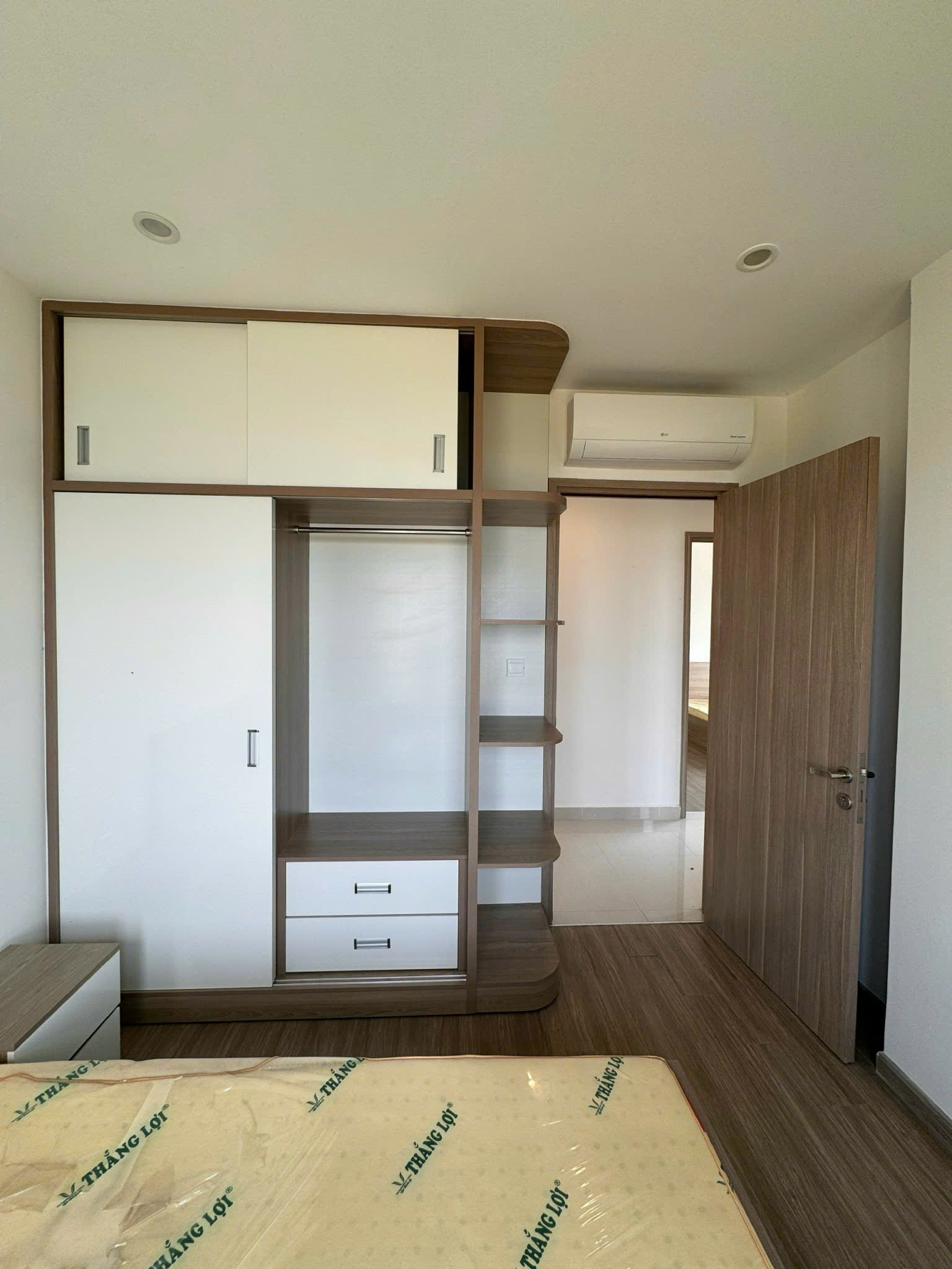 Bán & cho thuê căn hộ Vinhomes Grand Park 3PN – The Rainbow – View tầng cao ngoại khu thoáng – Không chắn tầm nhìn