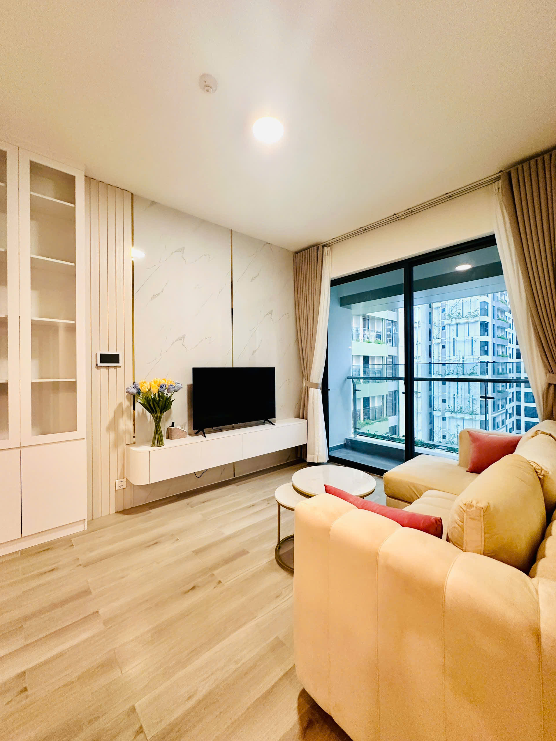 BÁN CĂN HỘ 2PN 2WC VIEW HỒ BƠI LUMIERE BOULEVARD - VINHOMES GRAND PARK – FULL NỘI THẤT XỊN, SỔ SẴN