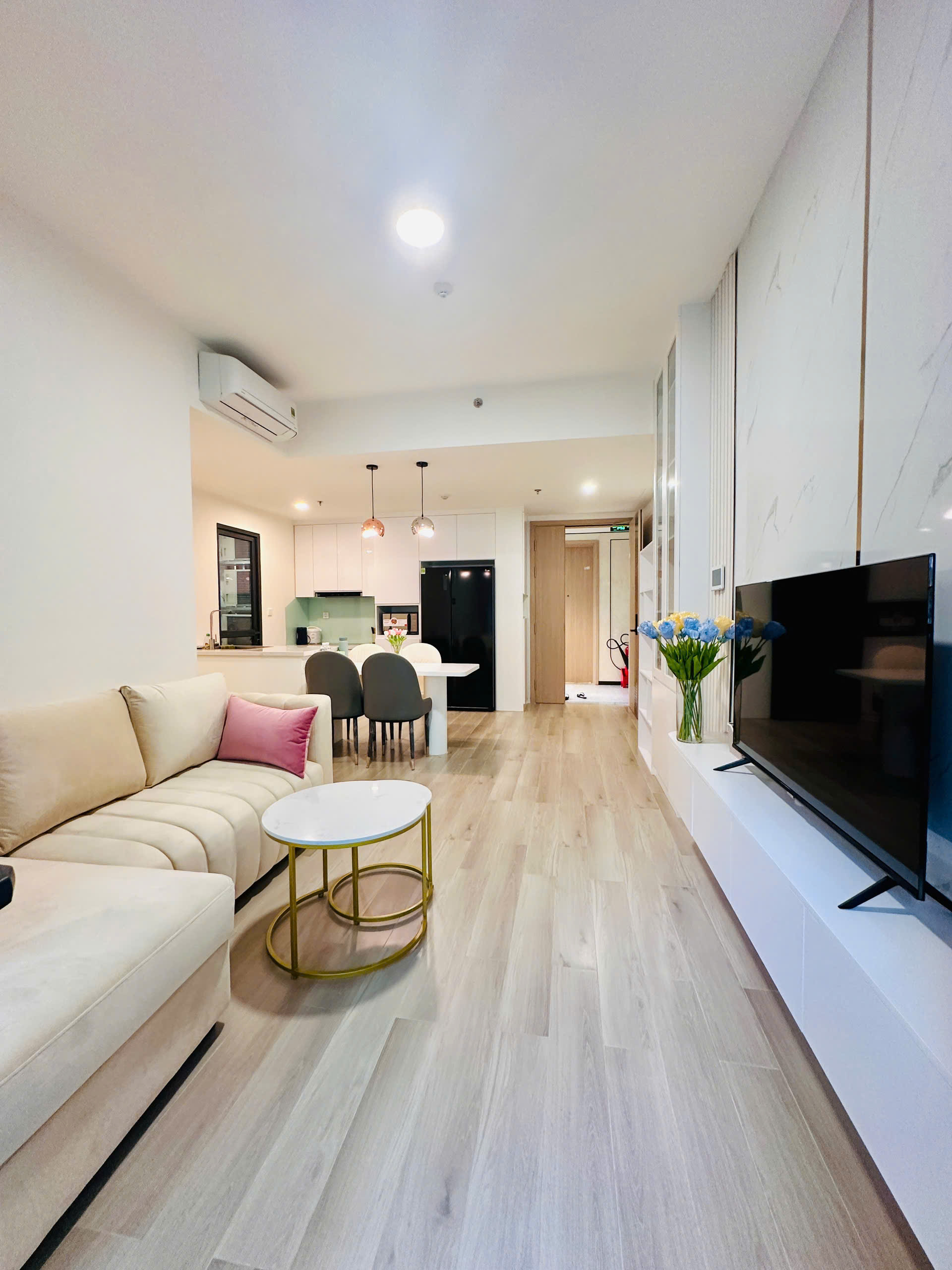 BÁN CĂN HỘ 2PN 2WC VIEW HỒ BƠI LUMIERE BOULEVARD - VINHOMES GRAND PARK – FULL NỘI THẤT XỊN, SỔ SẴN