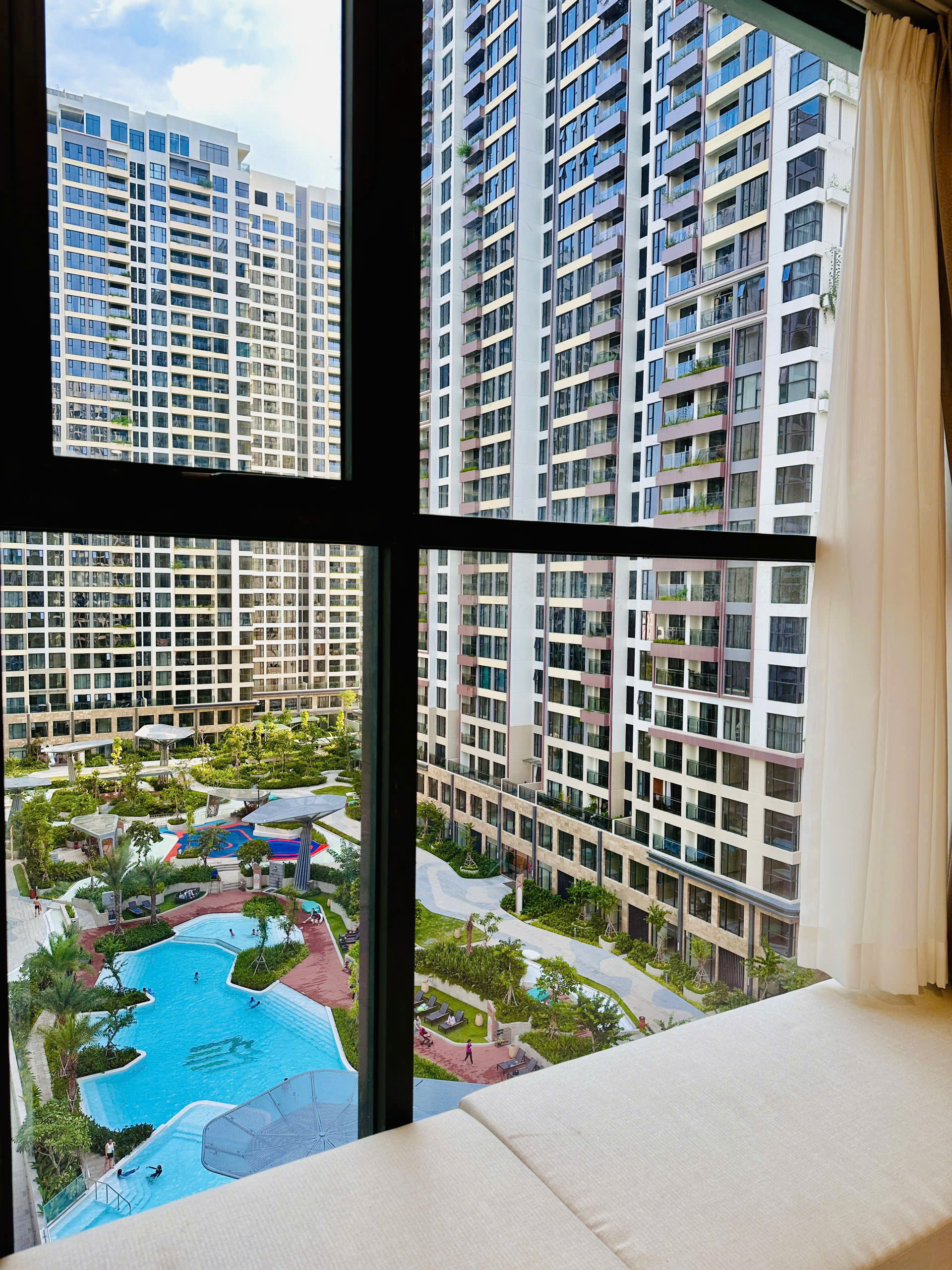 BÁN CĂN HỘ 2PN 2WC VIEW HỒ BƠI LUMIERE BOULEVARD - VINHOMES GRAND PARK – FULL NỘI THẤT XỊN, SỔ SẴN