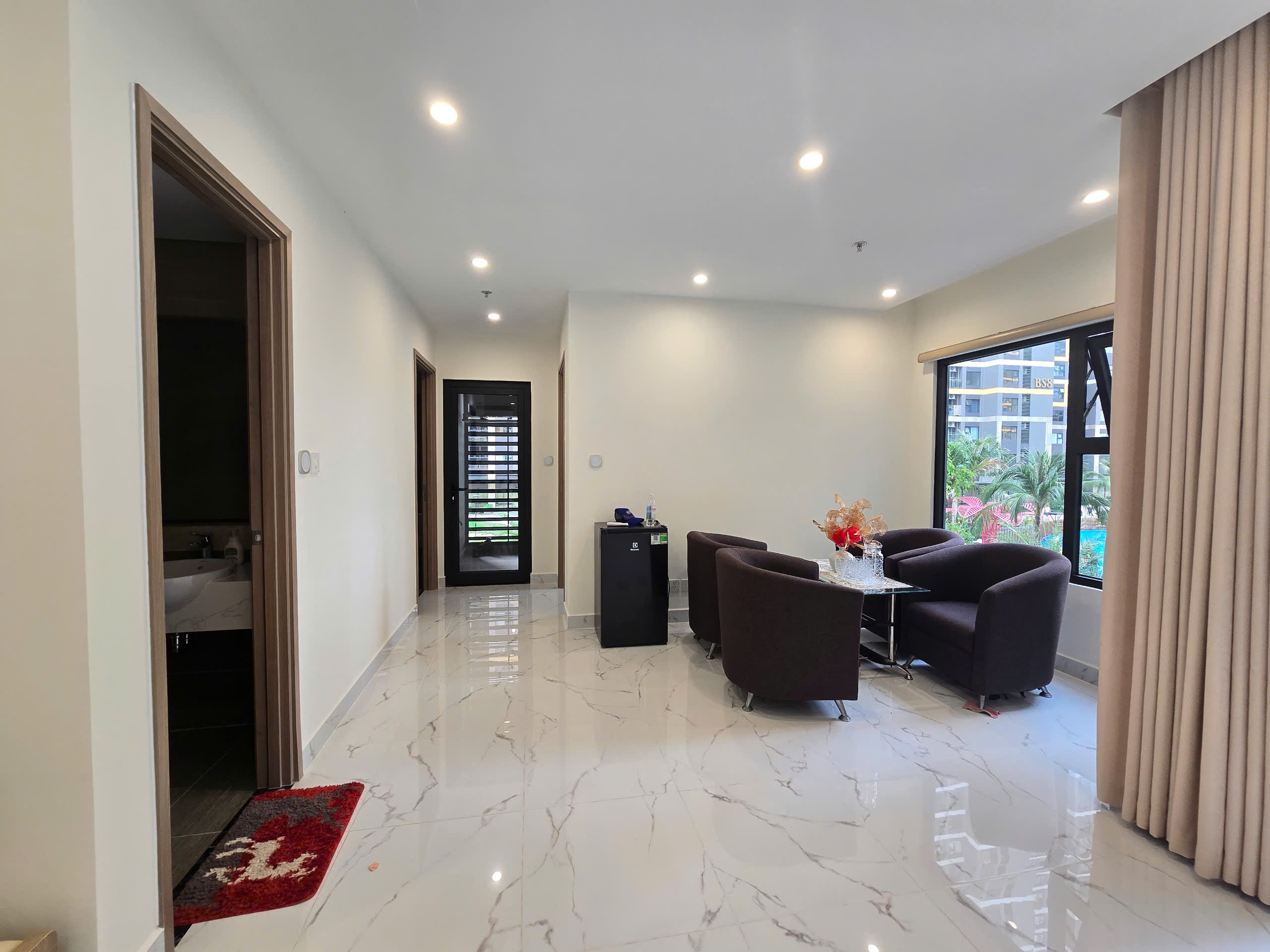 Căn hộ 2PN+ tại phân khu The Beverly Solari, Vinhomes Grand Park| Bếp, rèm.