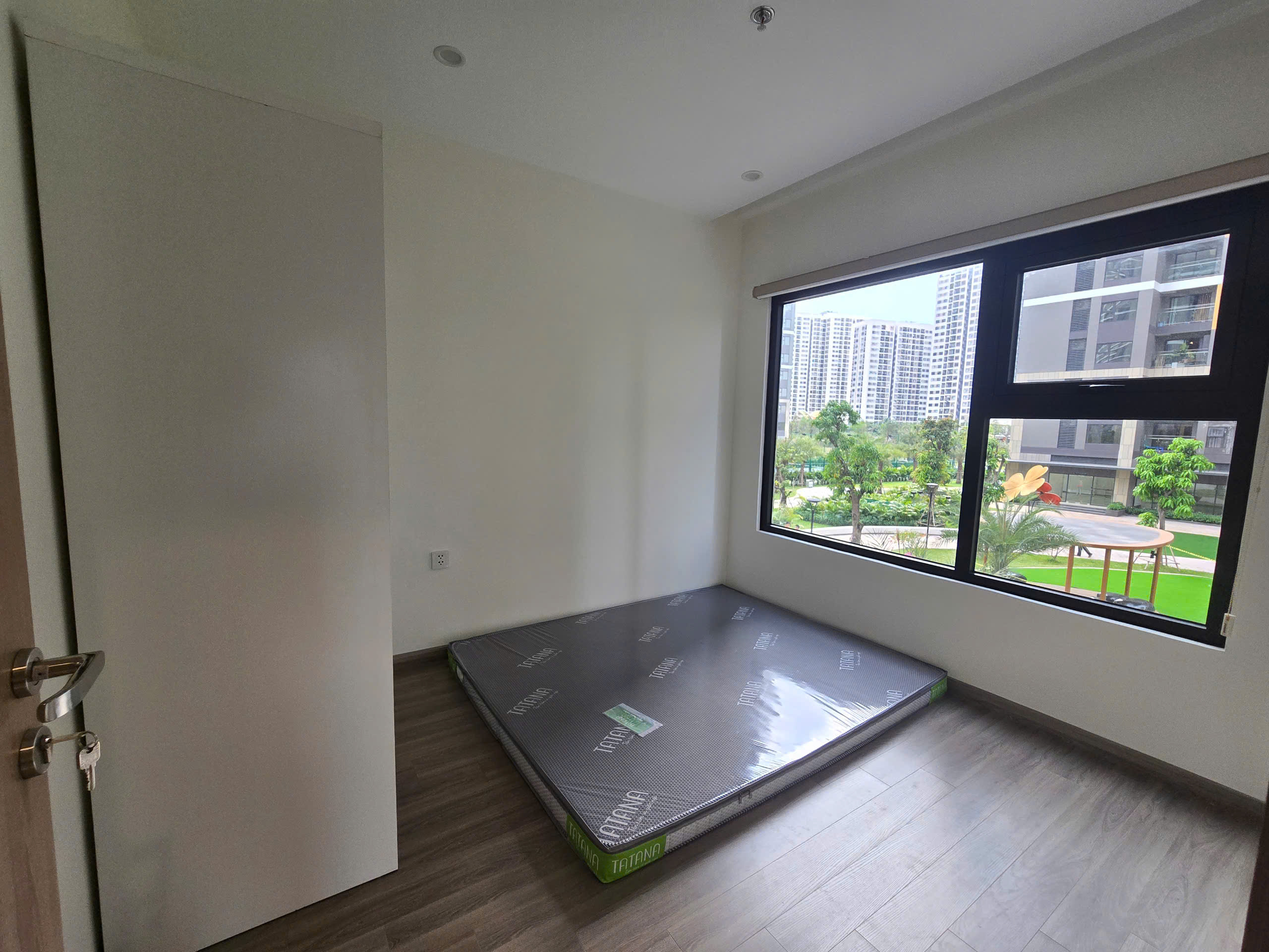 Căn hộ 2PN+ tại phân khu The Beverly Solari, Vinhomes Grand Park| Bếp, rèm. - ảnh 7