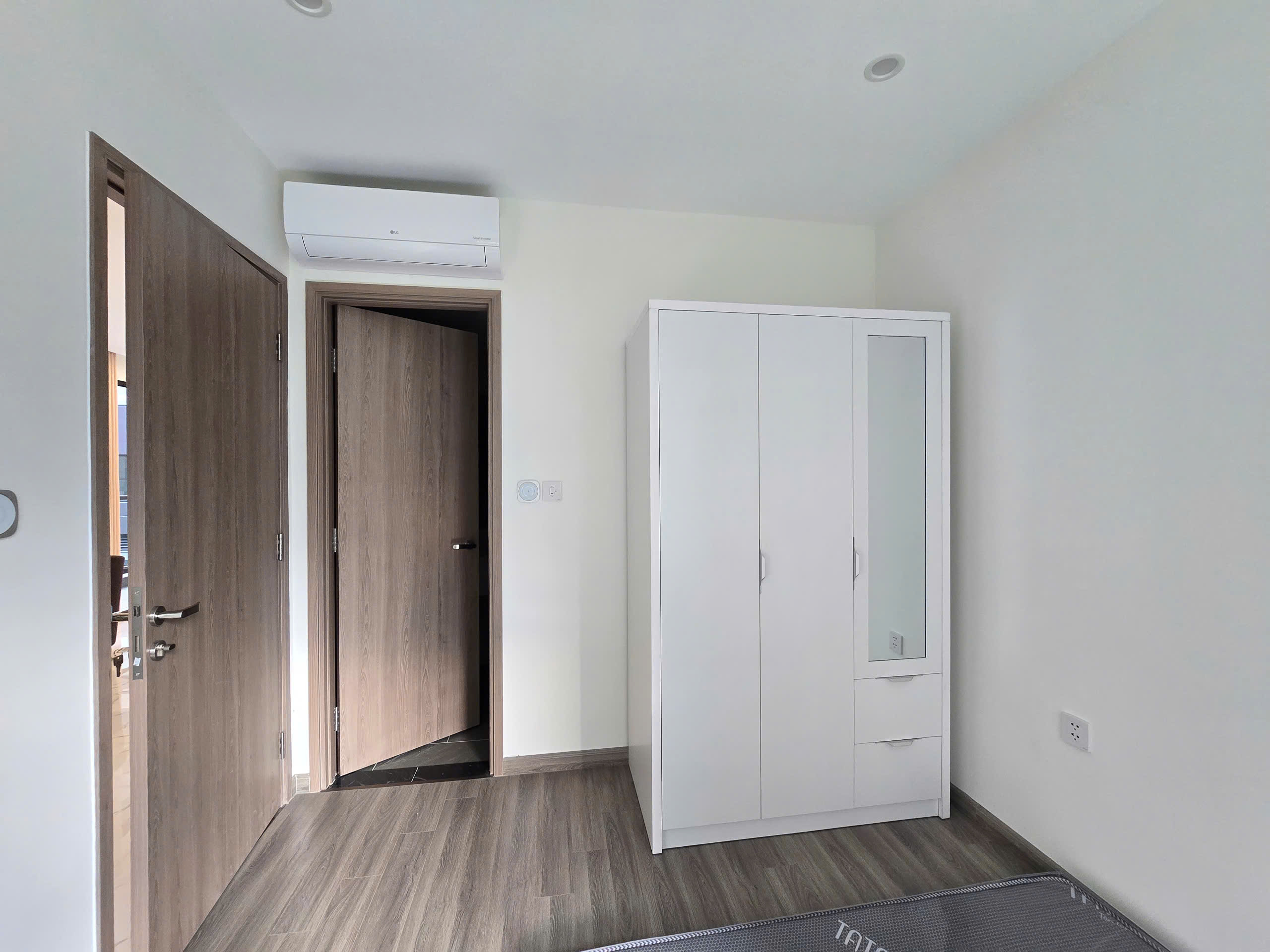 Căn hộ 2PN+ tại phân khu The Beverly Solari, Vinhomes Grand Park| Bếp, rèm. - ảnh 8