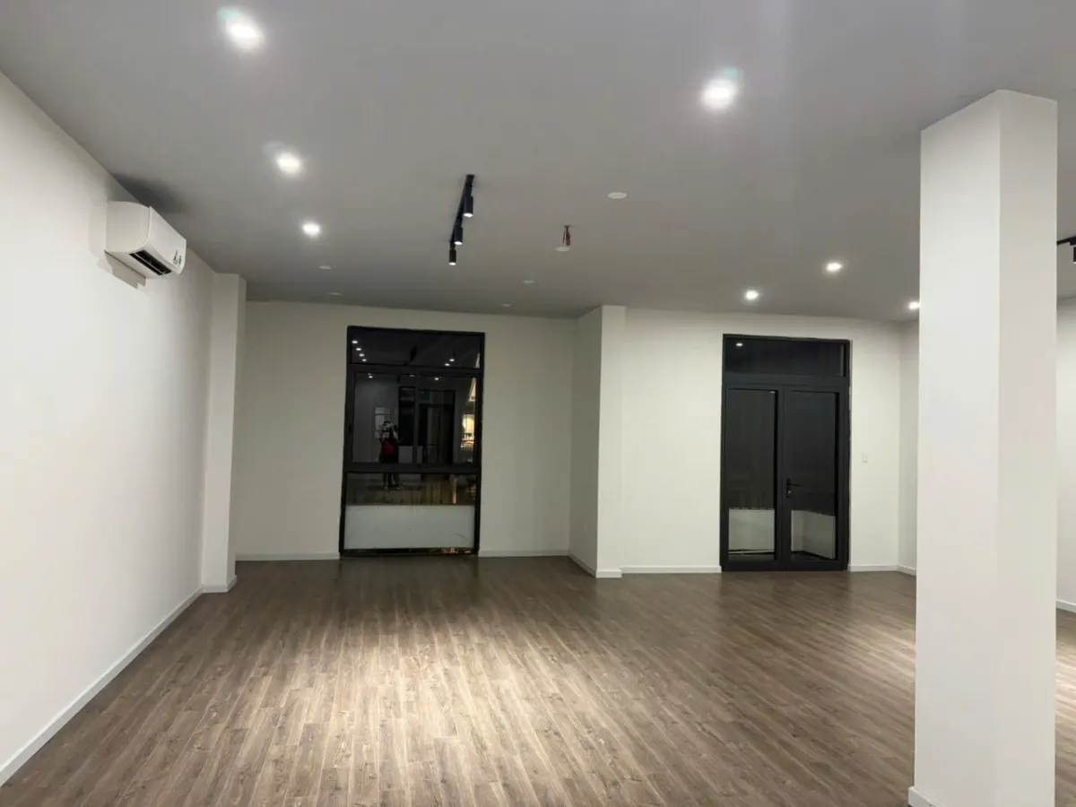 Cho thuê nhà phố 176m2 Vinhomes Grand Park. Giá 50tr/tháng, có thang máy, máy lạnh