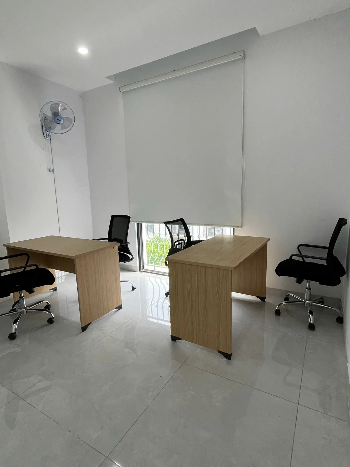 Cho thuê tầng văn phòng Vinhomes Grand Park - Trống - Giá 5.5tr/tháng