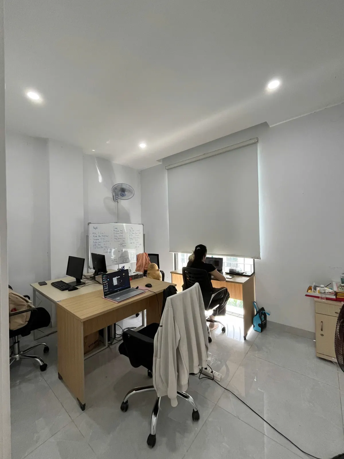 Cho thuê tầng văn phòng Vinhomes Grand Park - Trống - Giá 5.5tr/tháng - ảnh 4