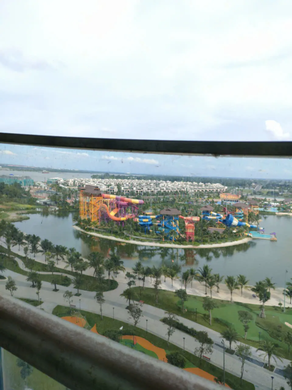 BÁN căn hộ 3PN The Beverly - giá 9.3 tỷ btp